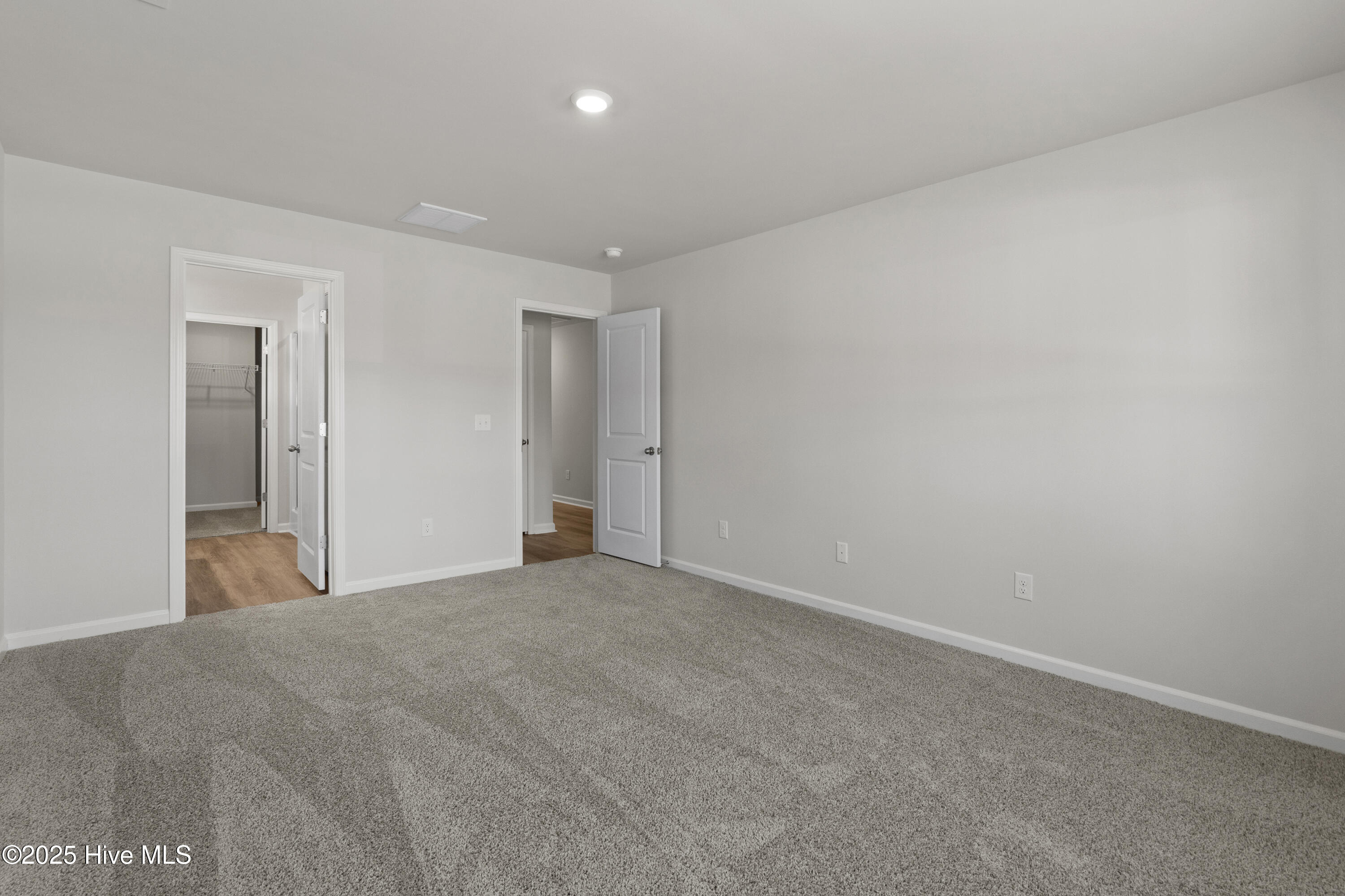 100528315 | Photo 24