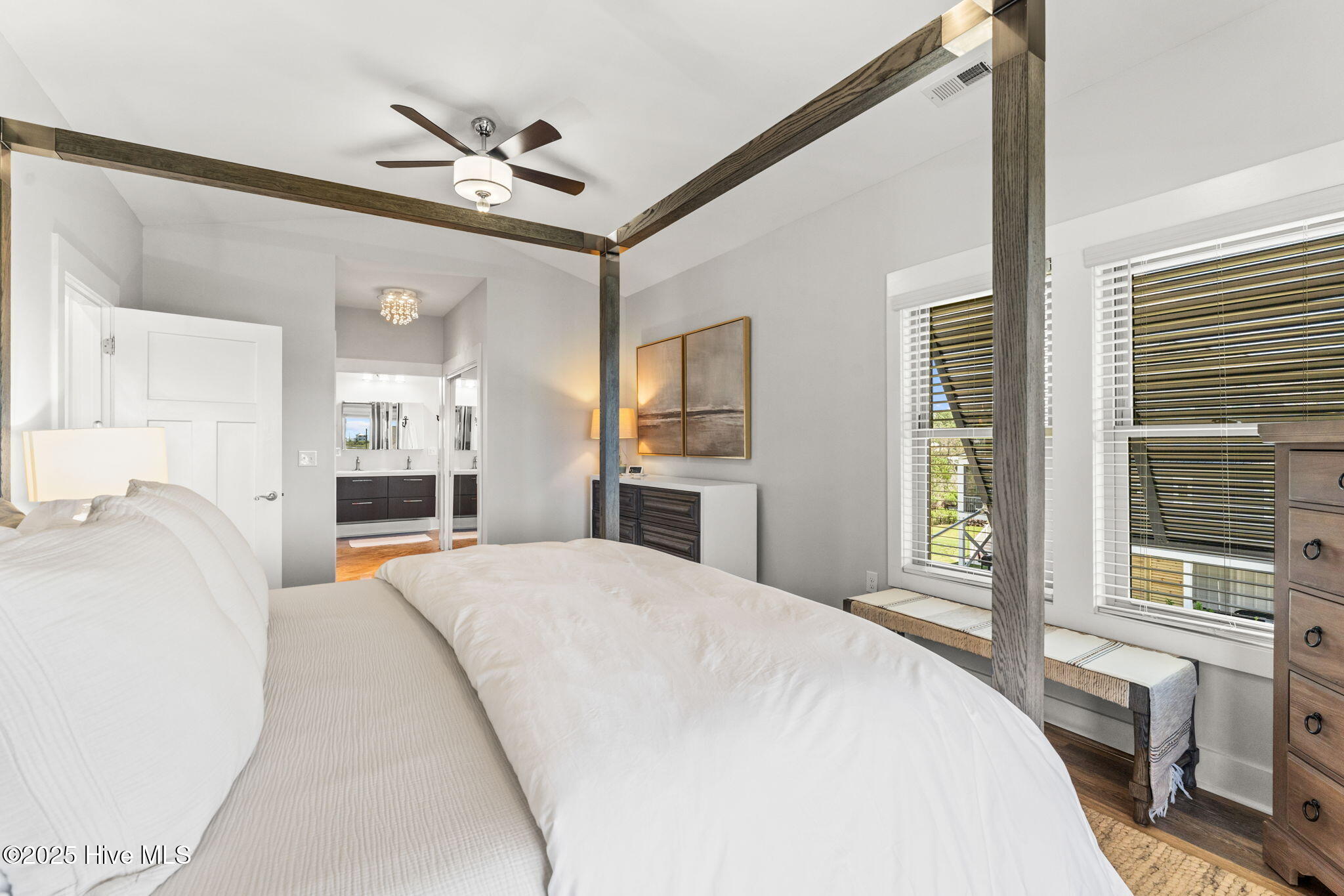 100514865 | Photo 24