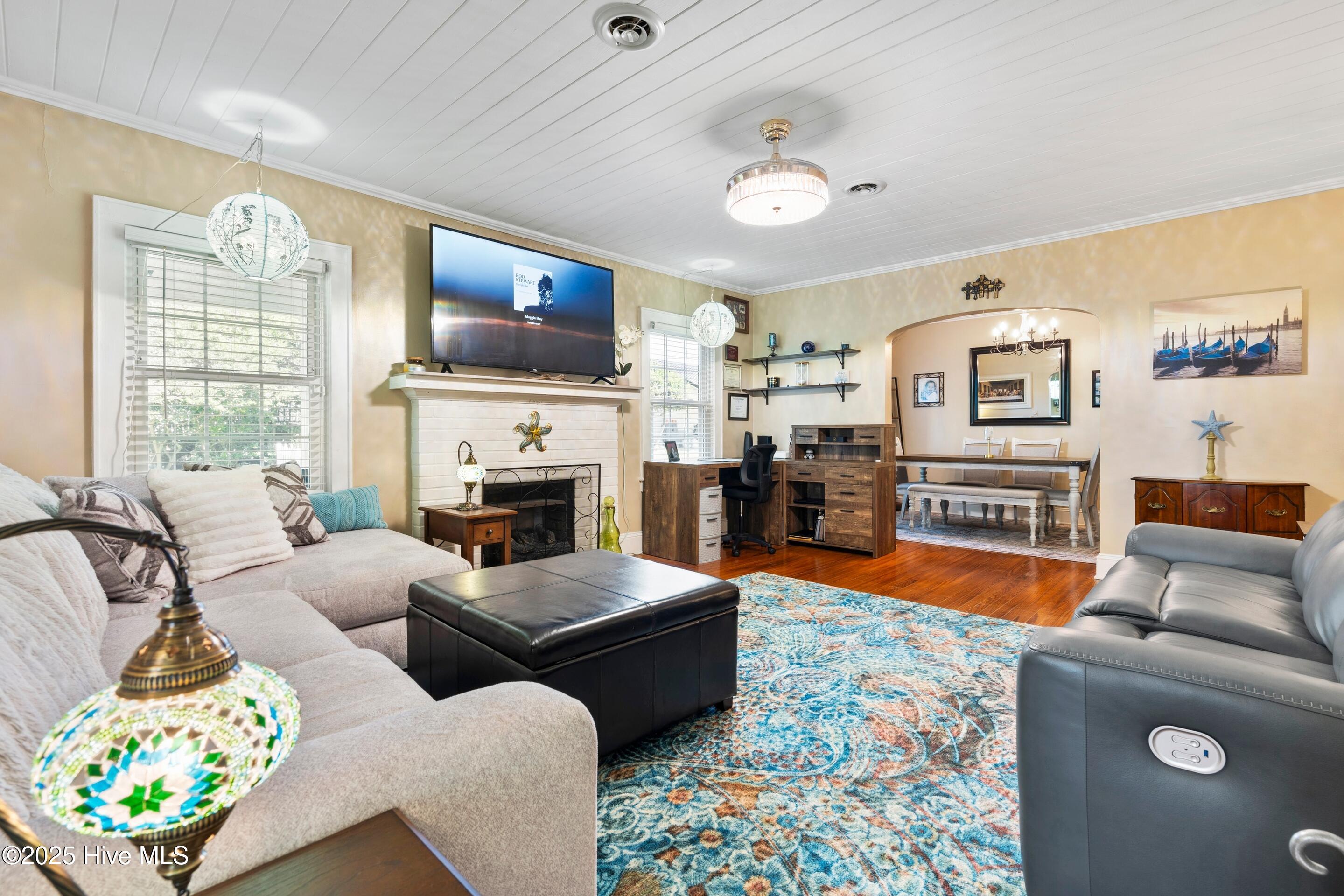 100510078 | Photo 12