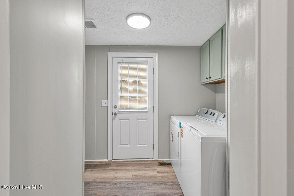 100561442 | Photo 23