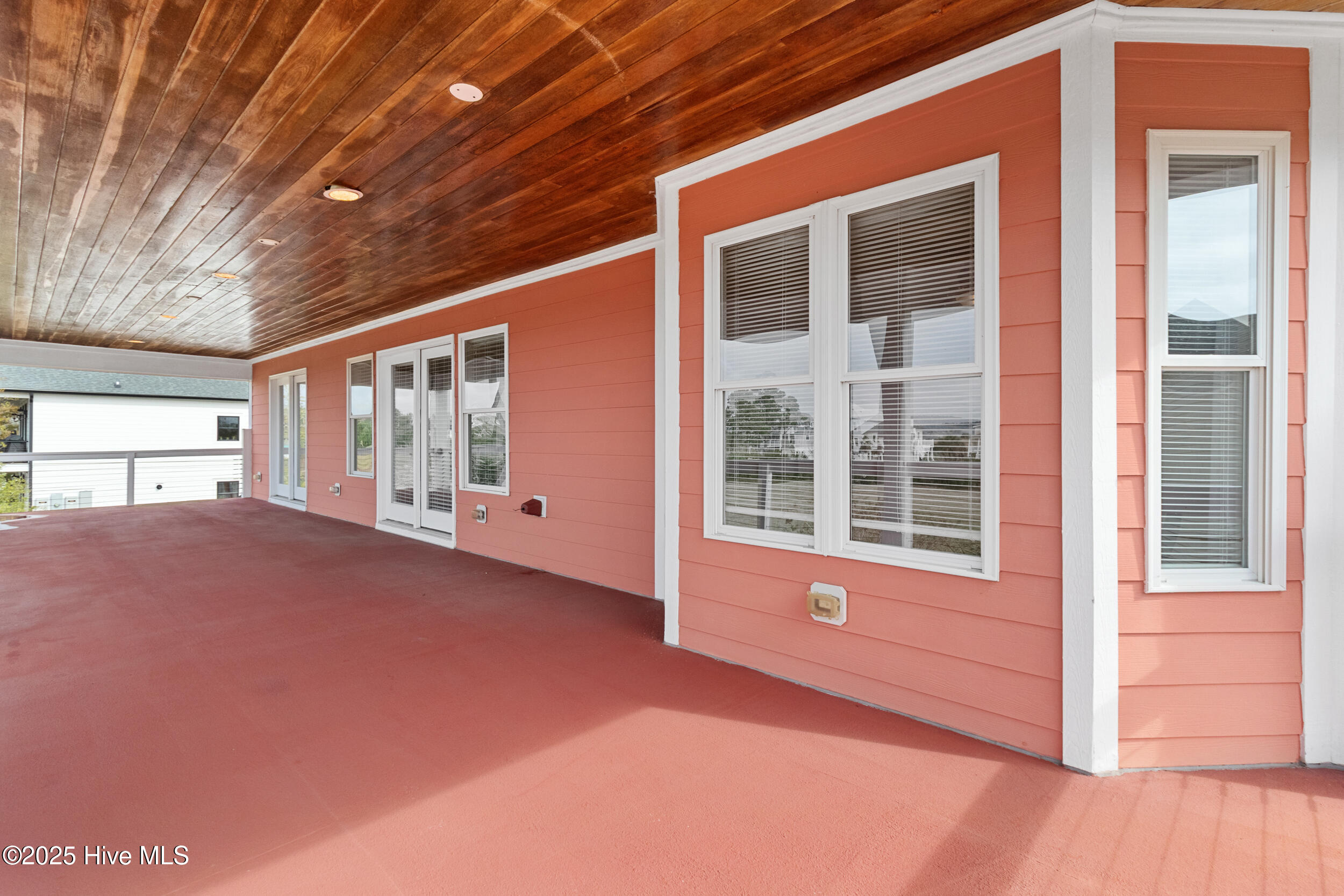 100538767 | Photo 38