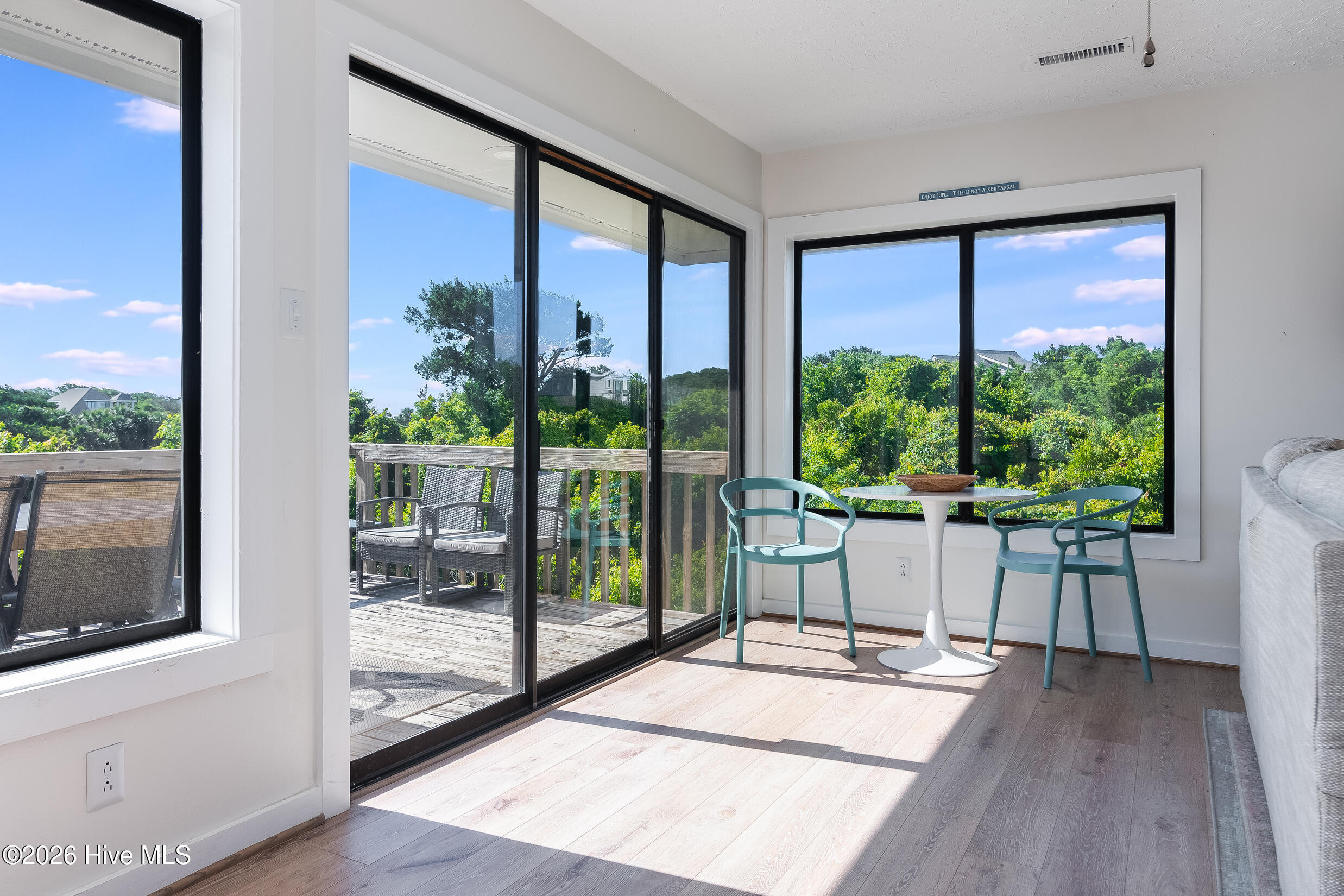 100557535 | Photo 14