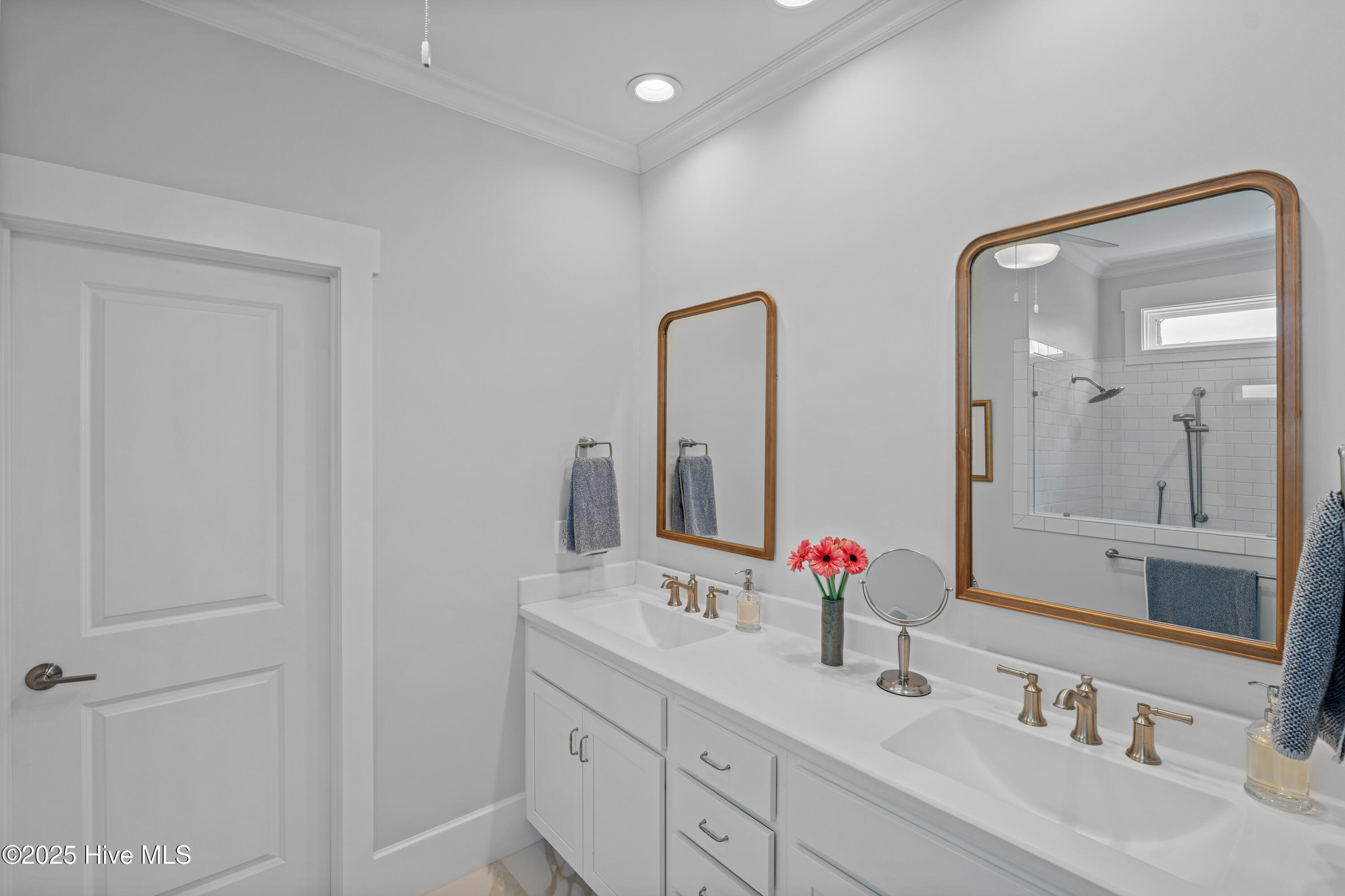 100542822 | Photo 19