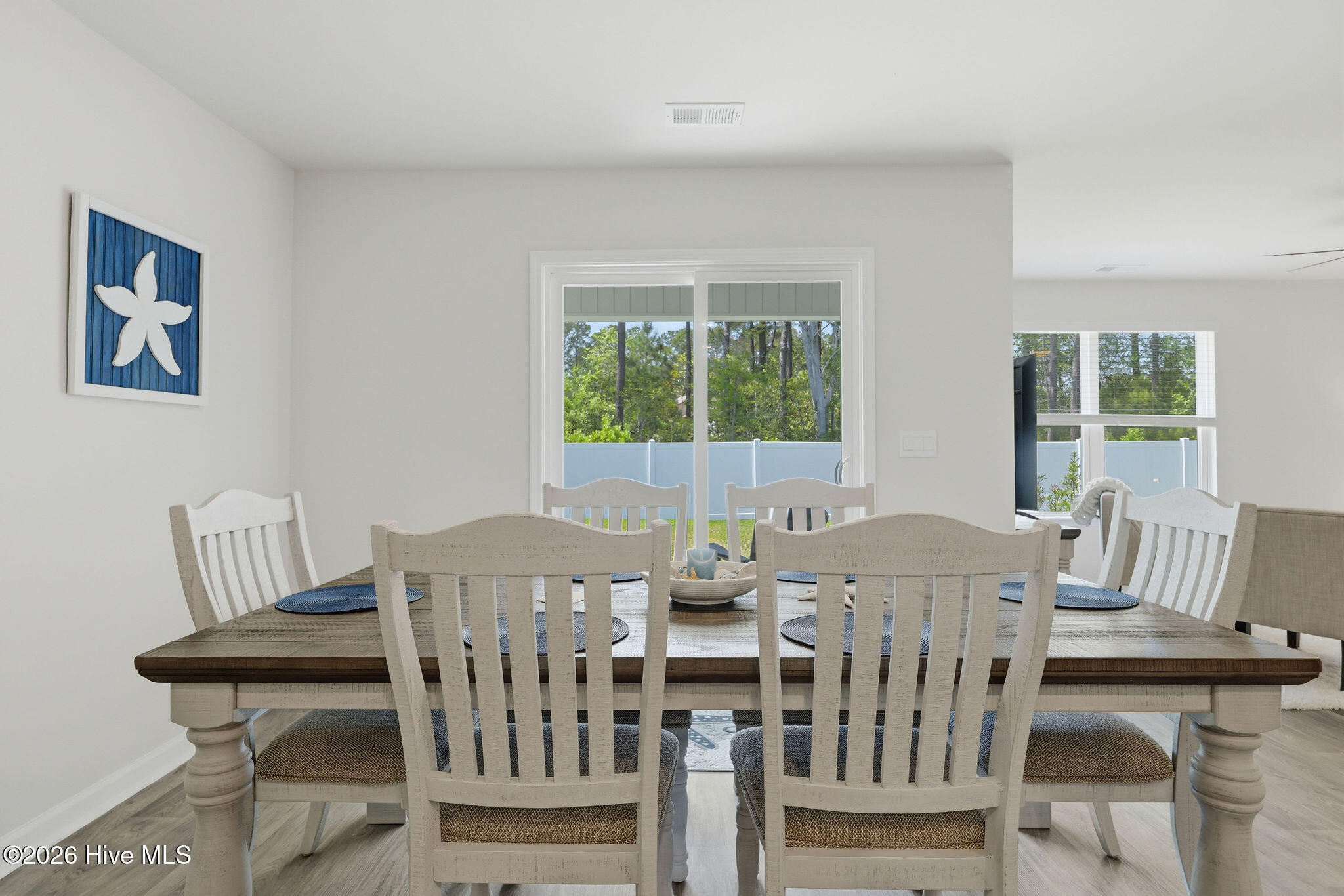 100568433 | Photo 19