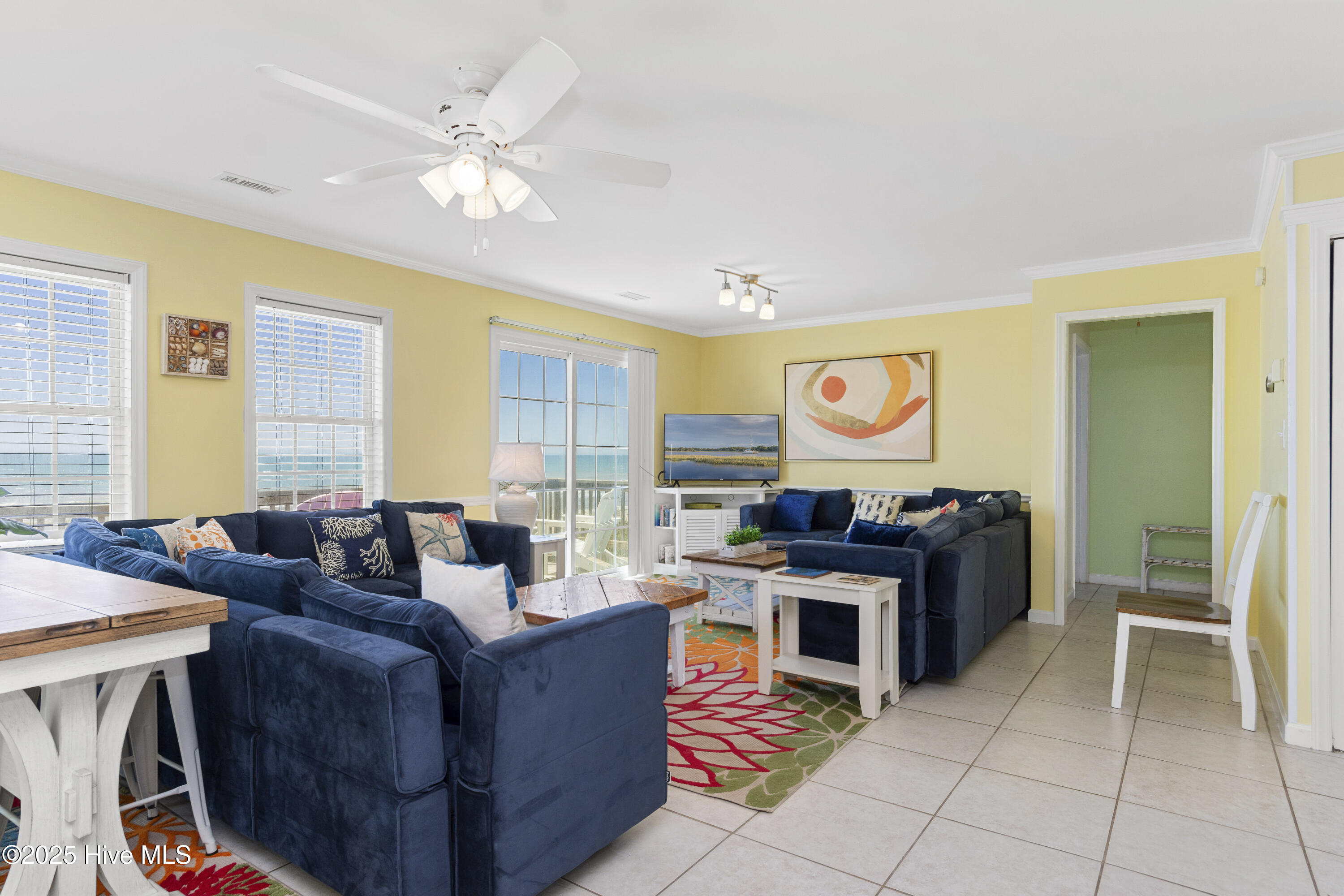 100523829 | Photo 11