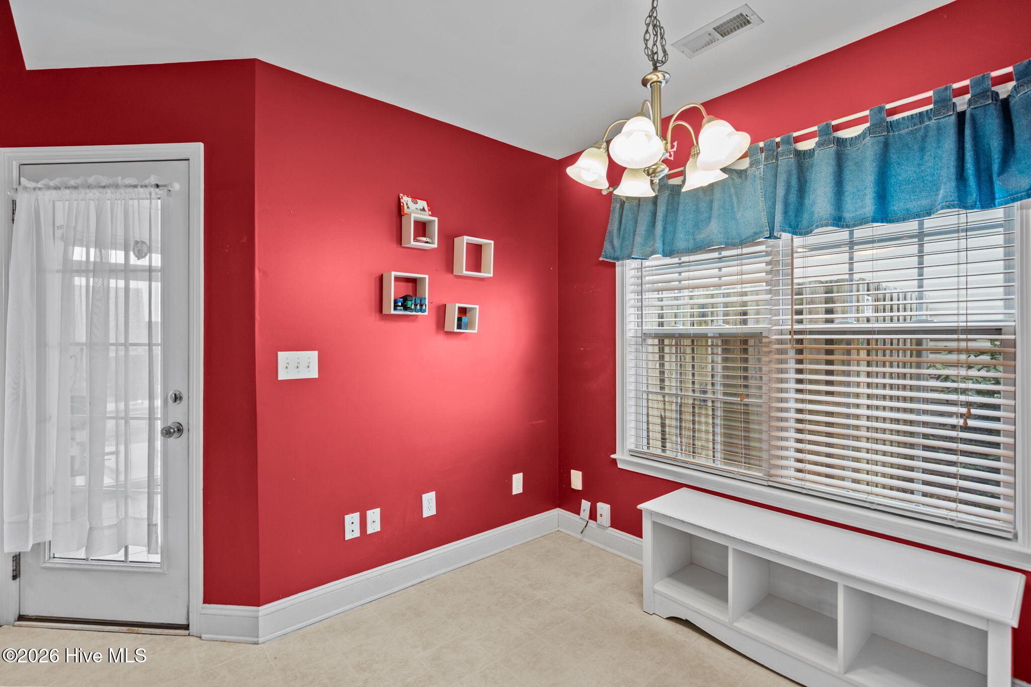 100552378 | Photo 24