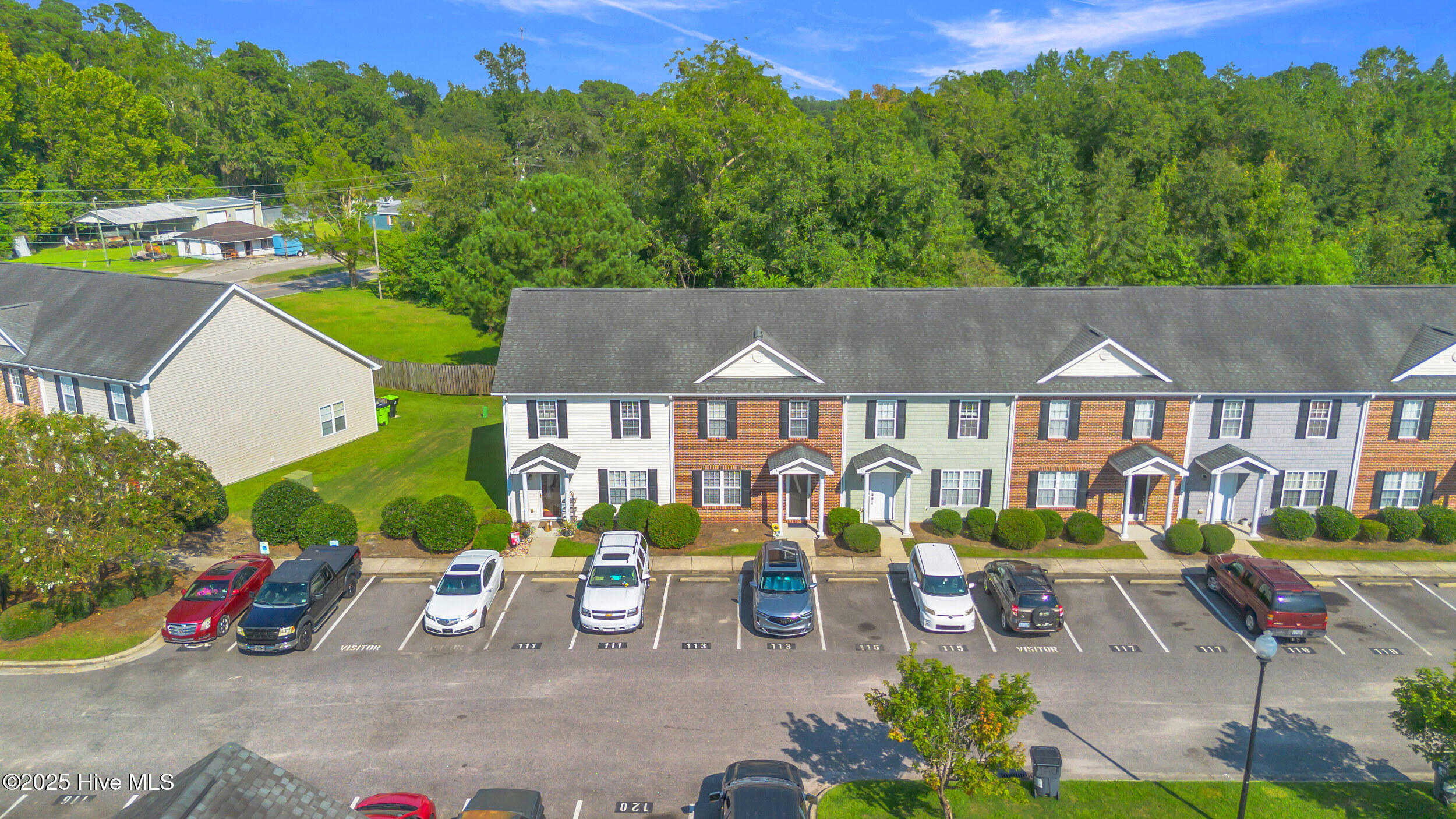 100527386 | Photo 27