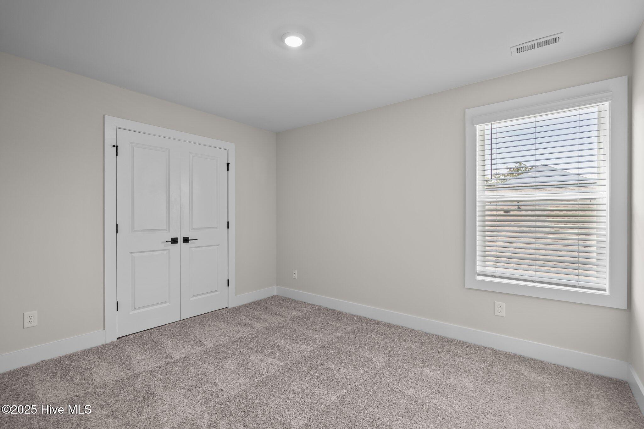 100540563 | Photo 24