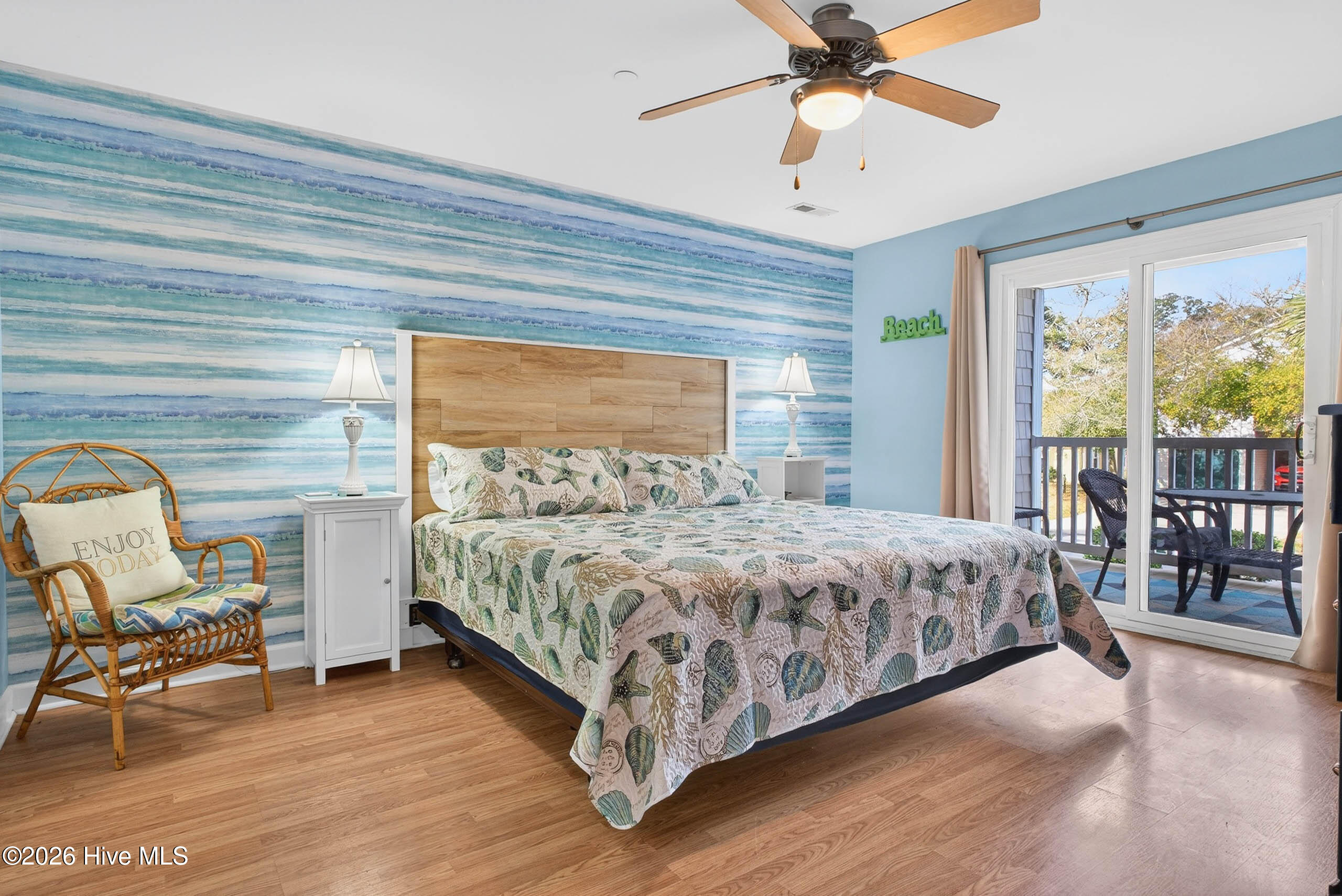 100563850 | Photo 11