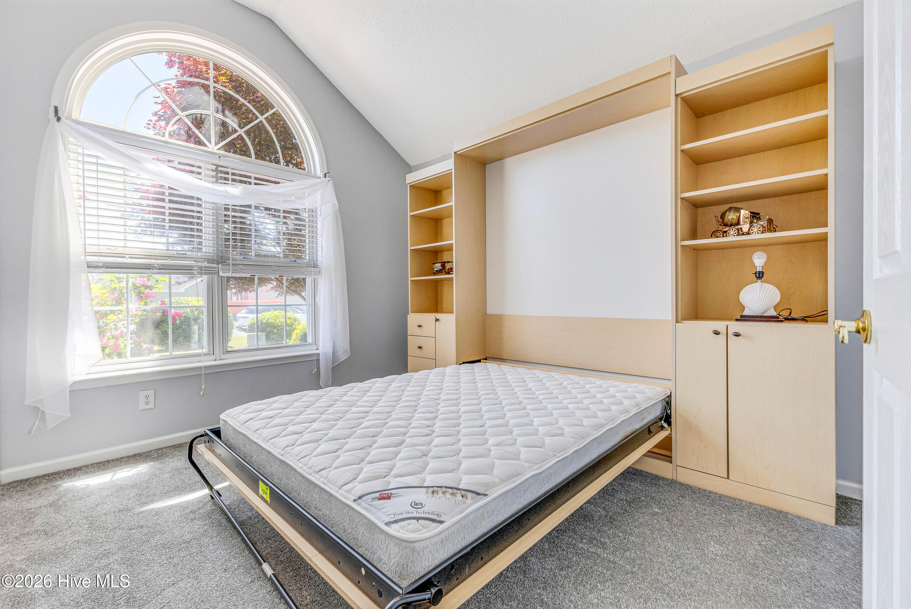 100568217 | Photo 32