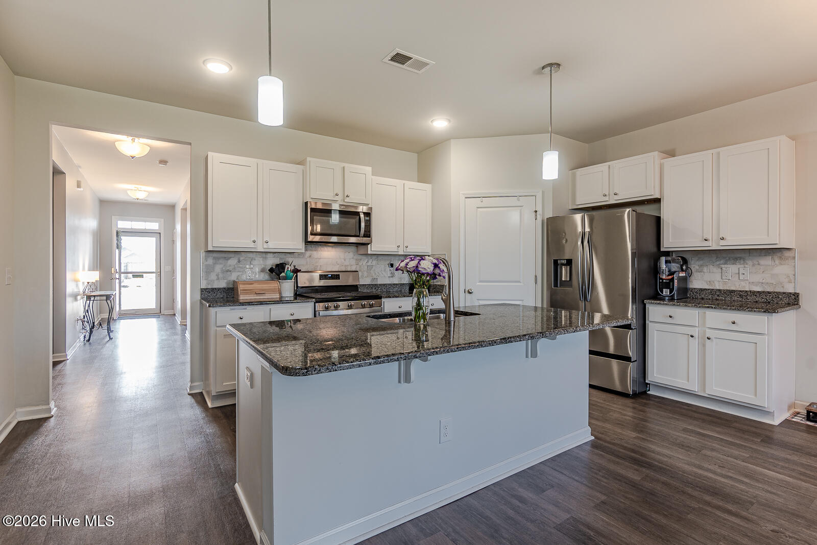 100564968 | Photo 15