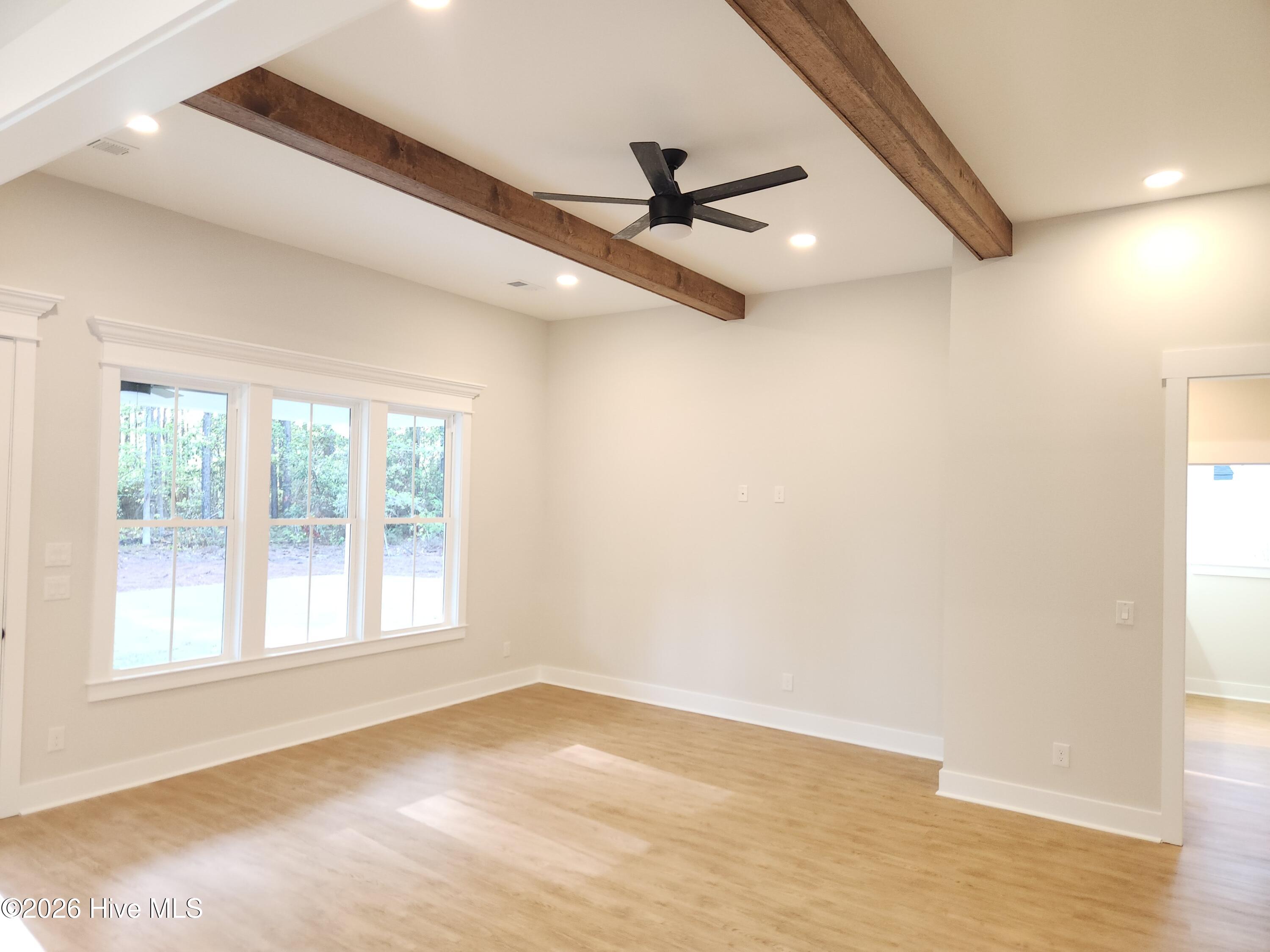 100566196 | Photo 15