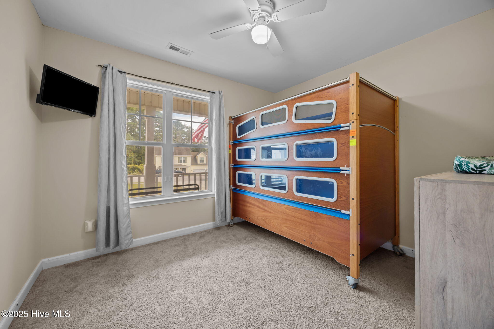 100530161 | Photo 22