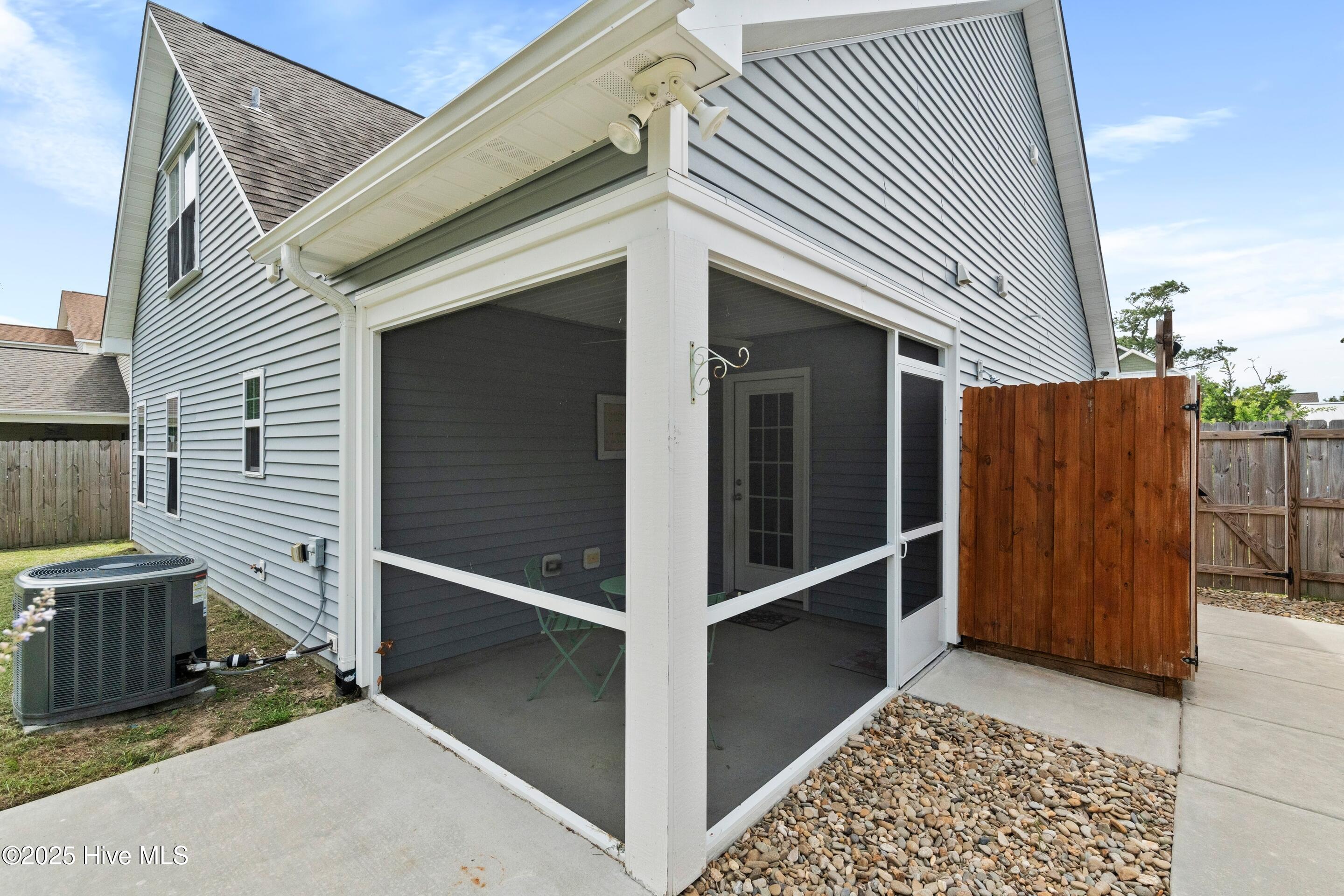 100523532 | Photo 12