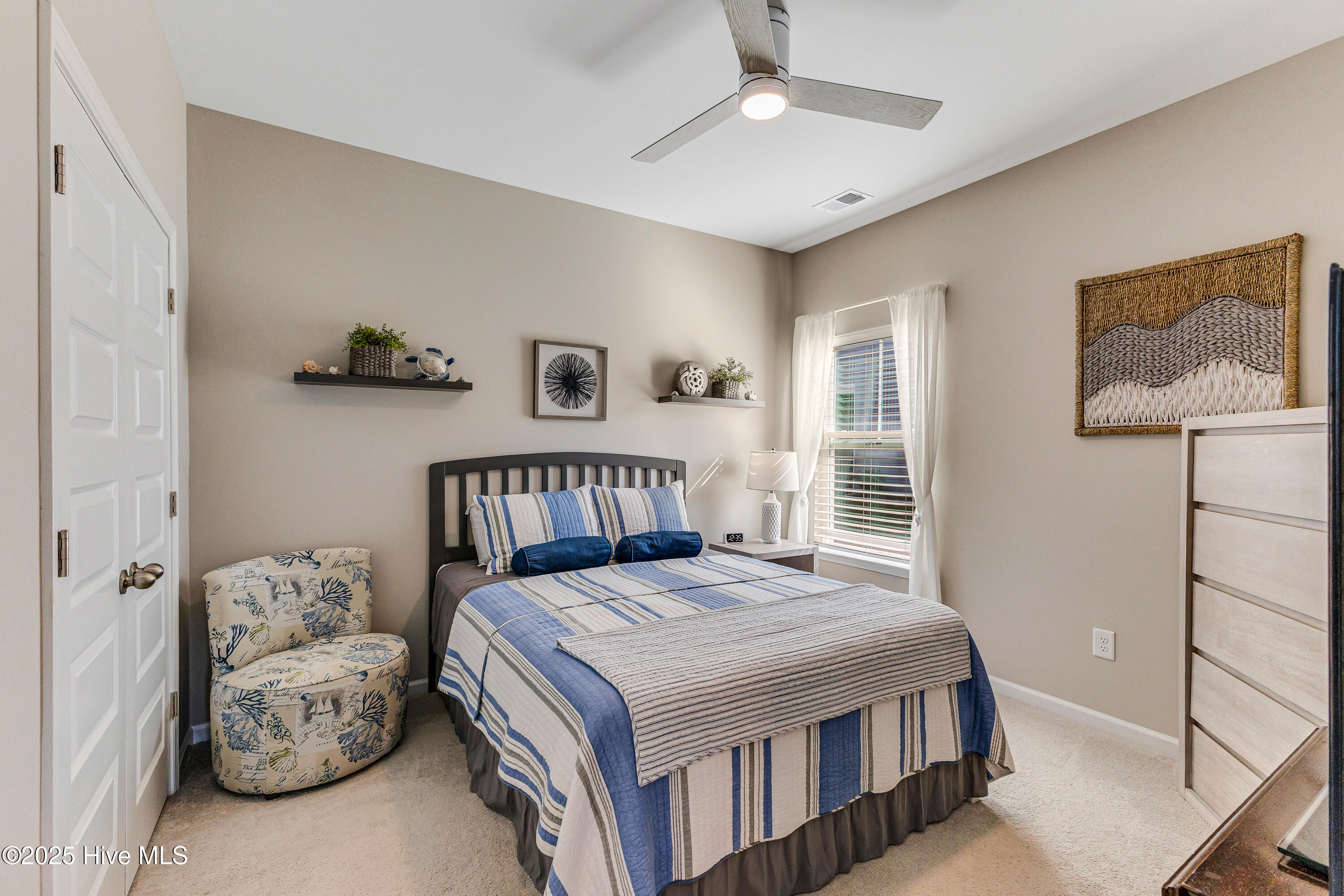 100542880 | Photo 32