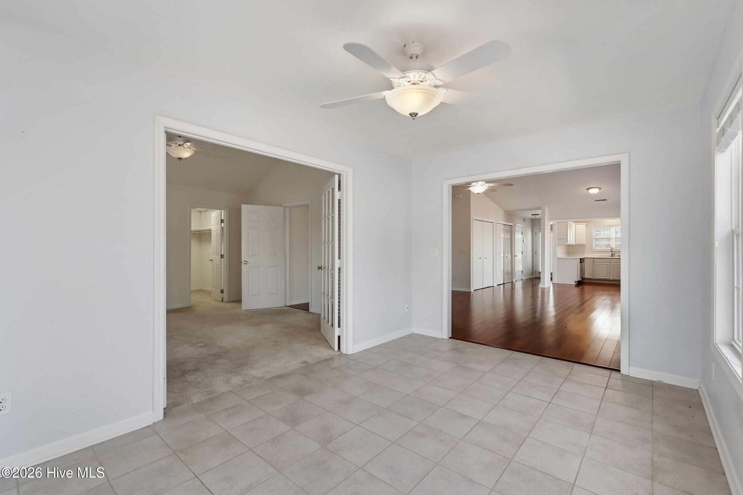 100511628 | Photo 27