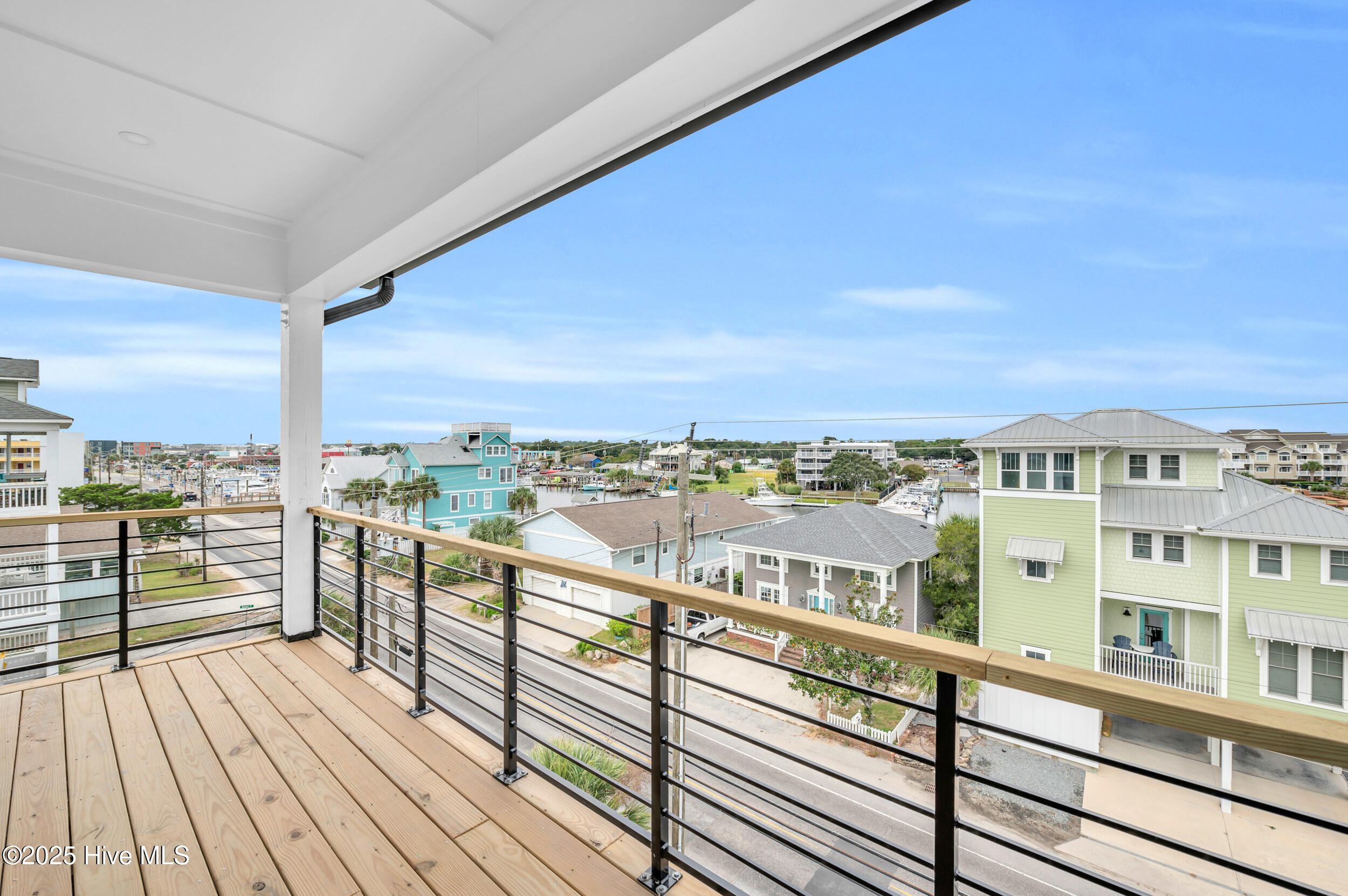 100509677 | Photo 44