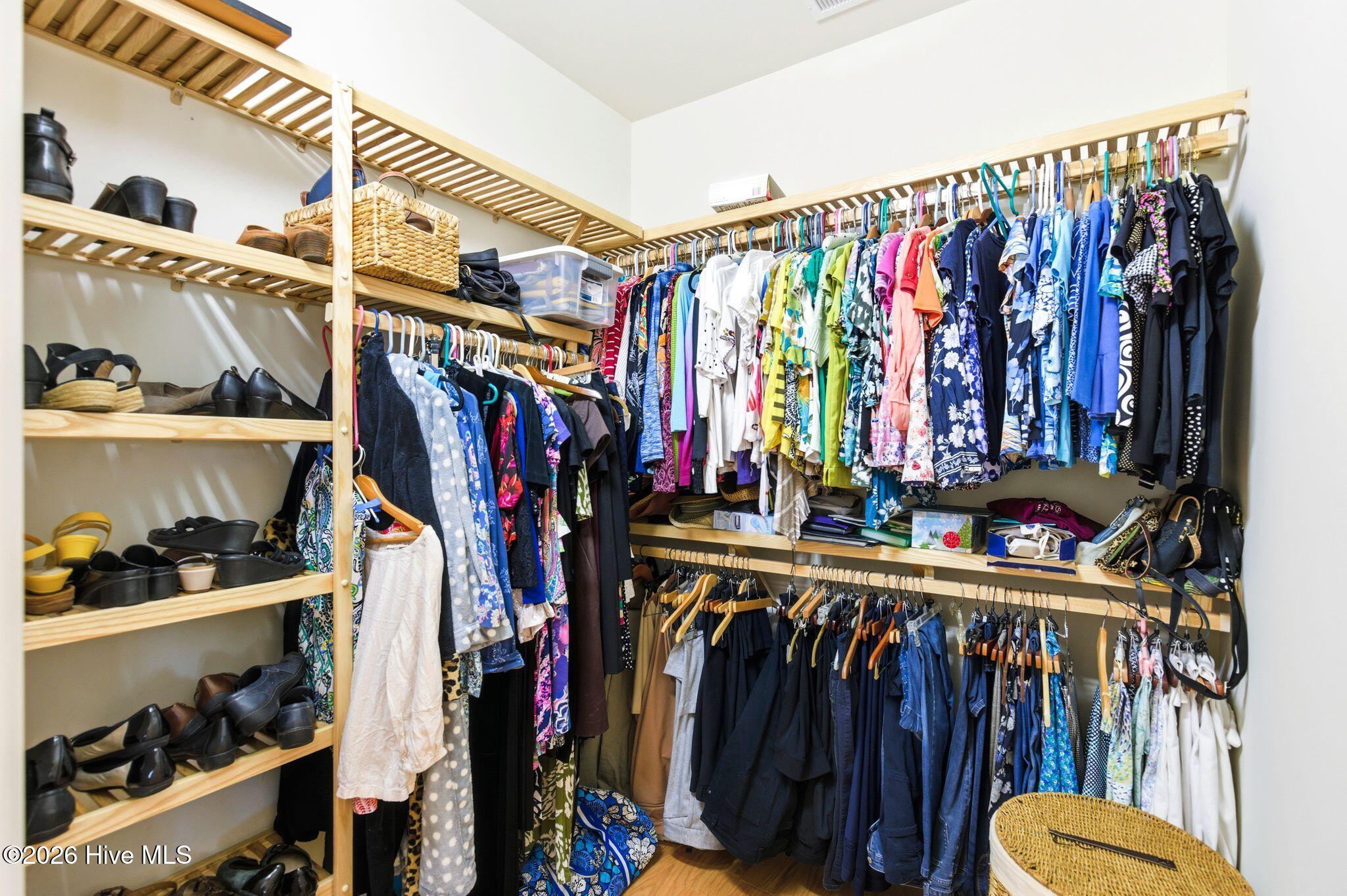 100564564 | Photo 23