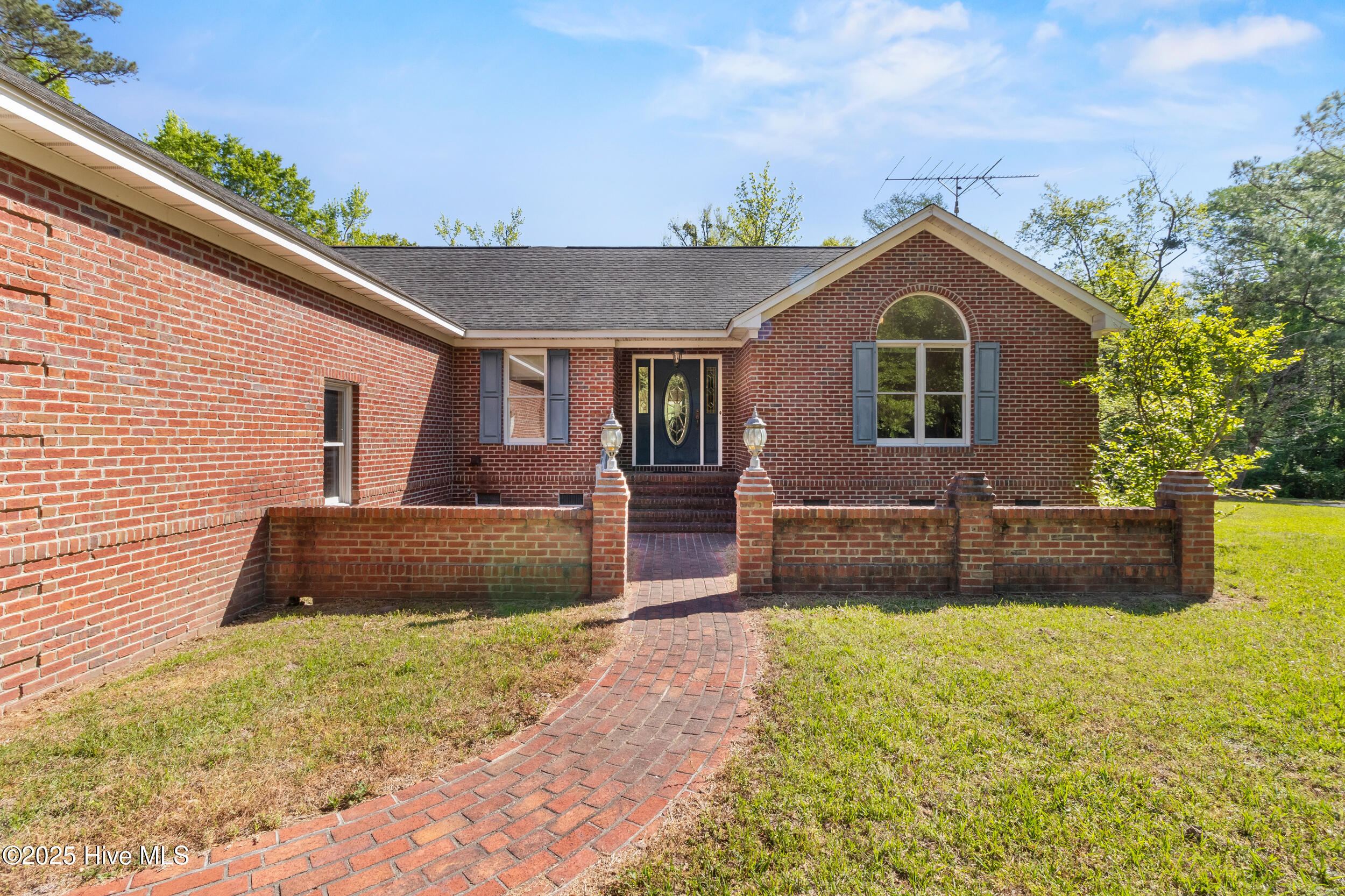 100502660 | Photo 40