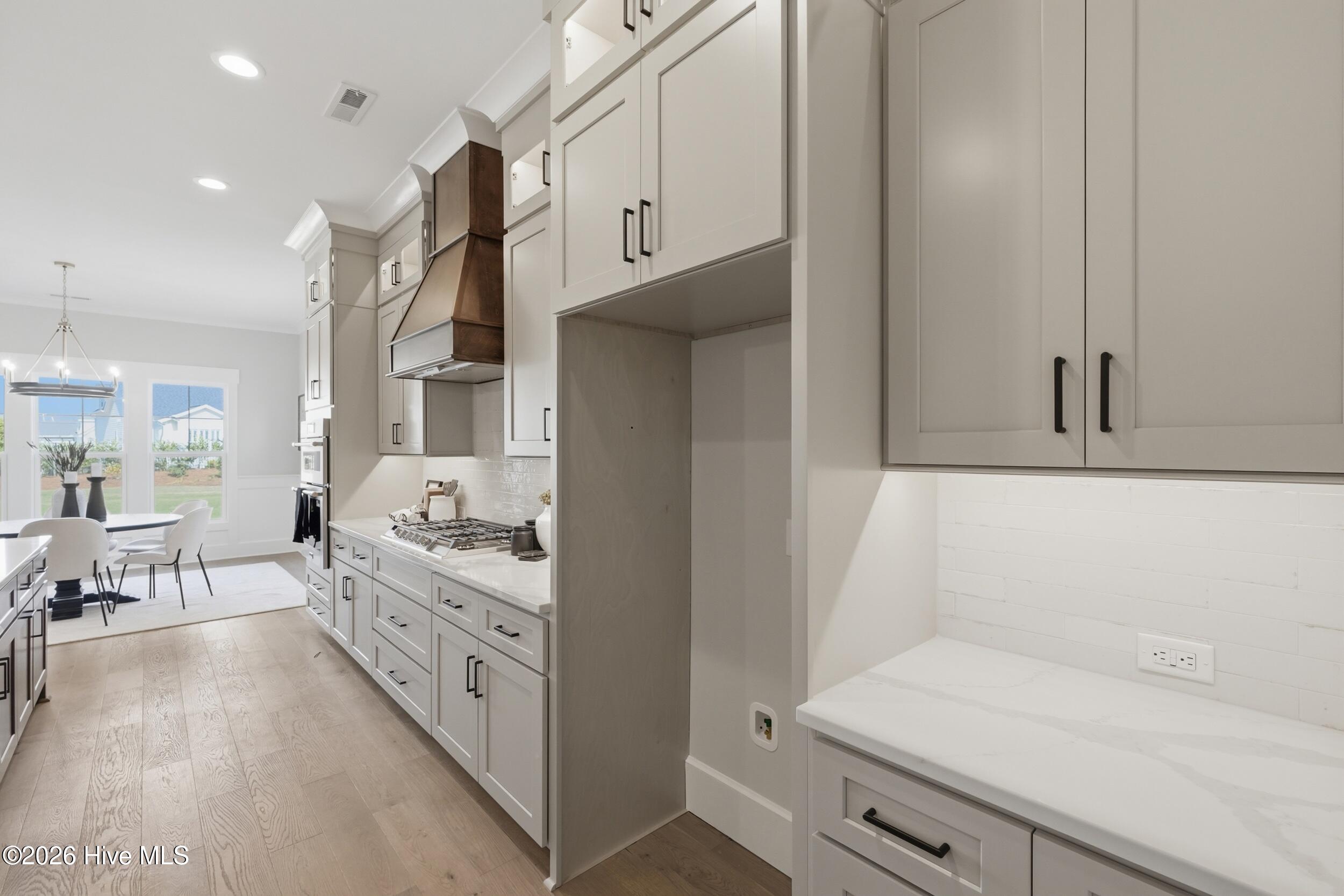 100567785 | Photo 28