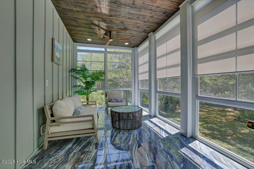 100569343 | Photo 15