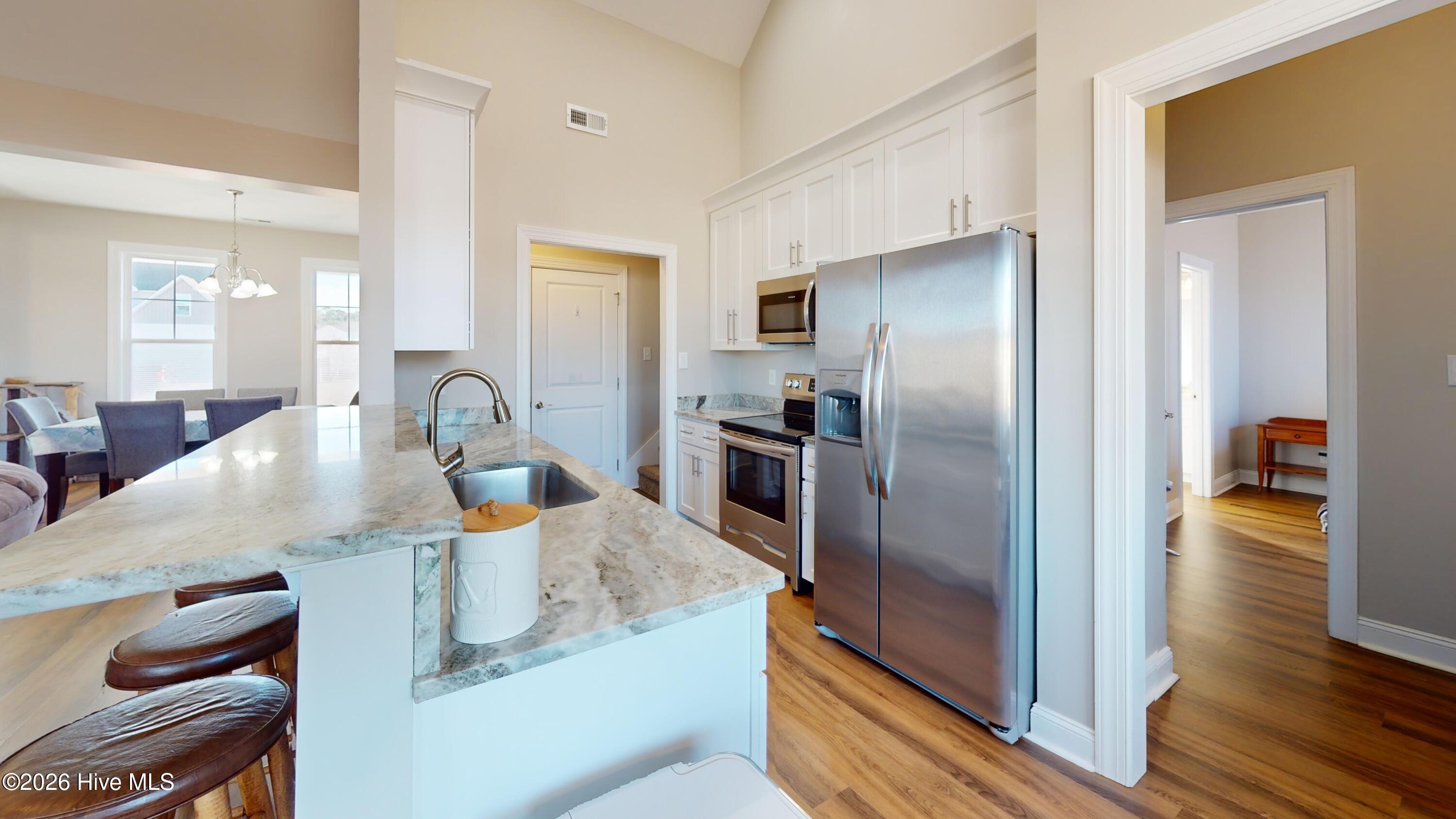 100547102 | Photo 12