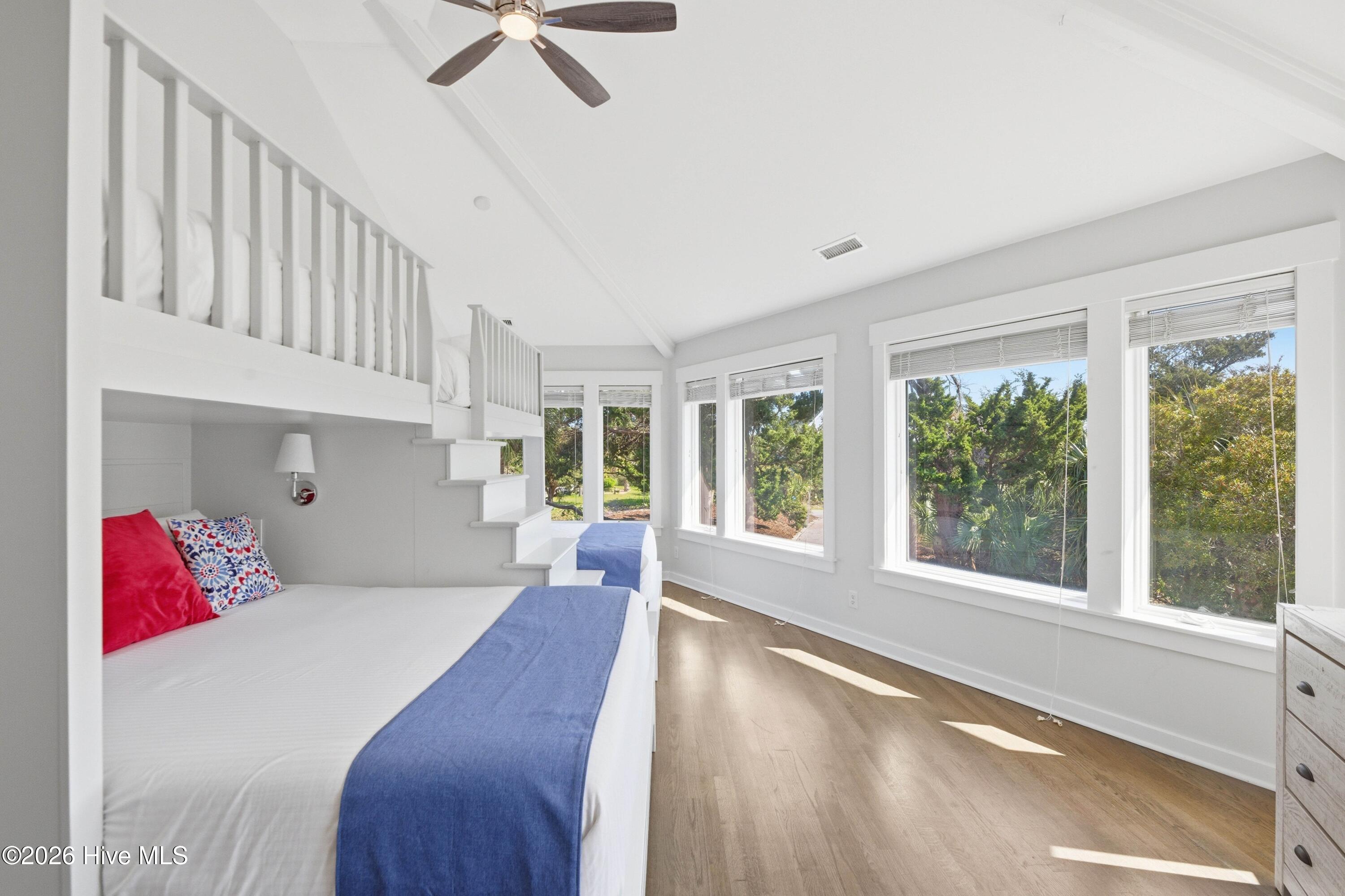 100560271 | Photo 26