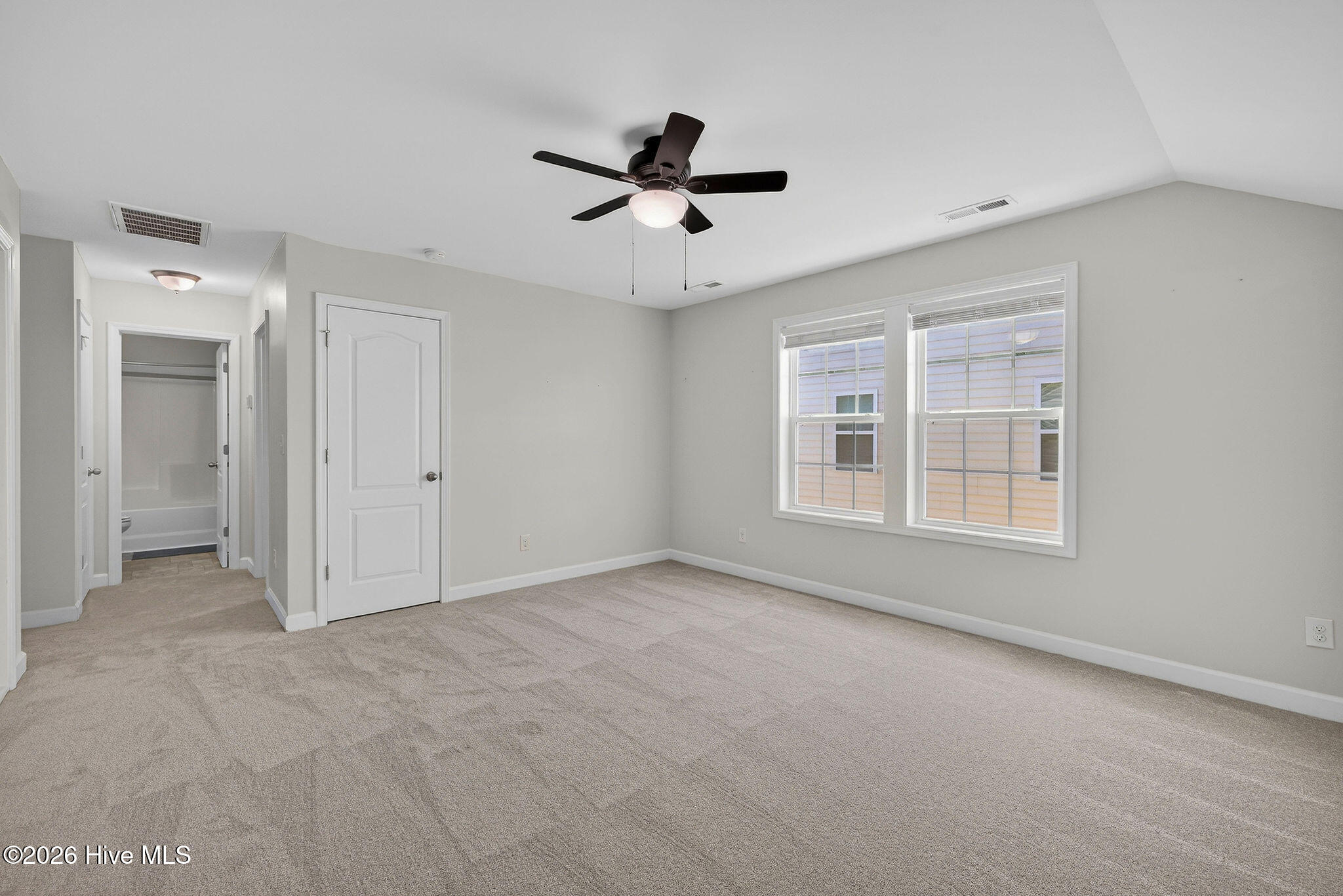 100564802 | Photo 36