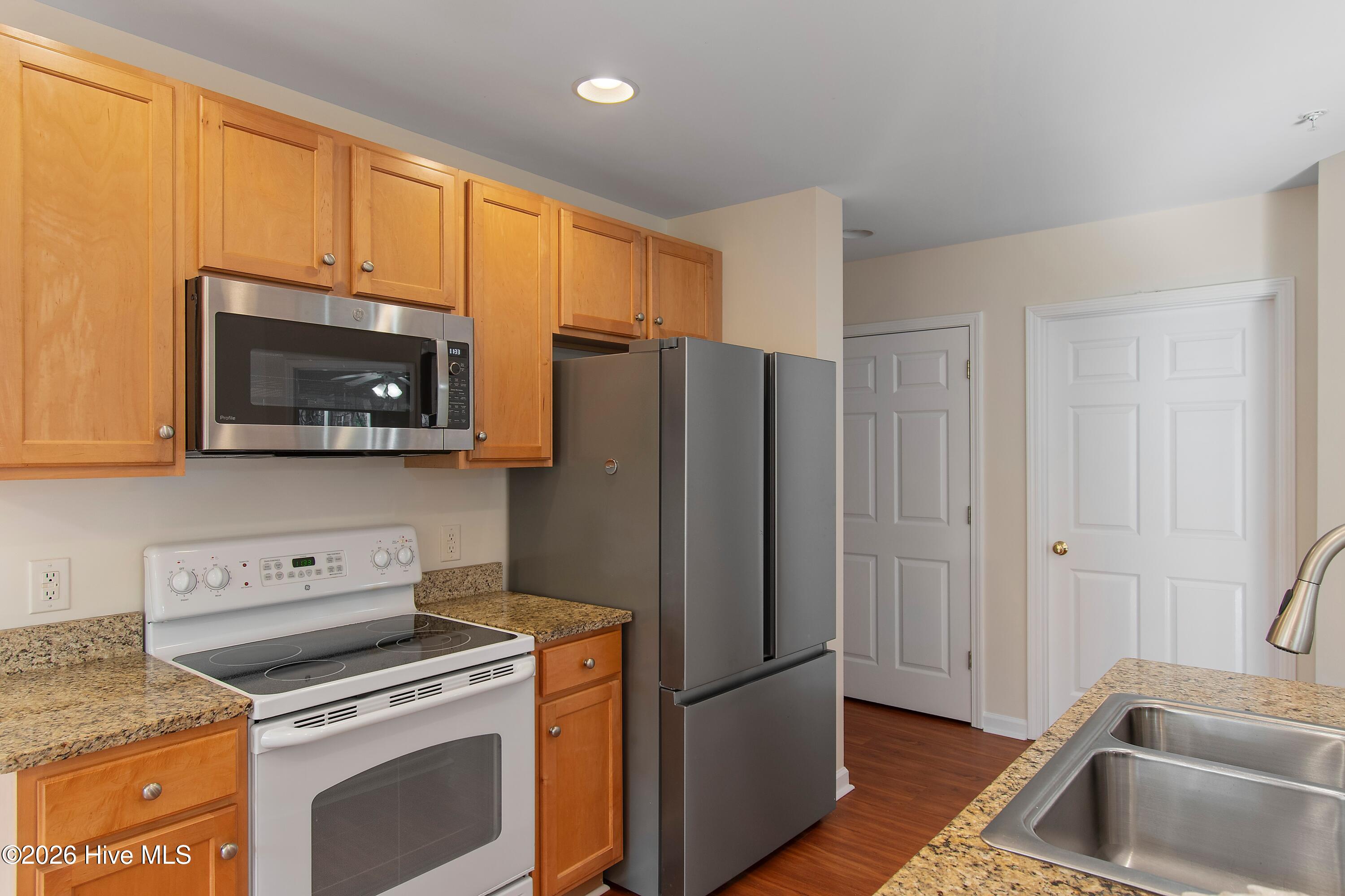 100550603 | Photo 14