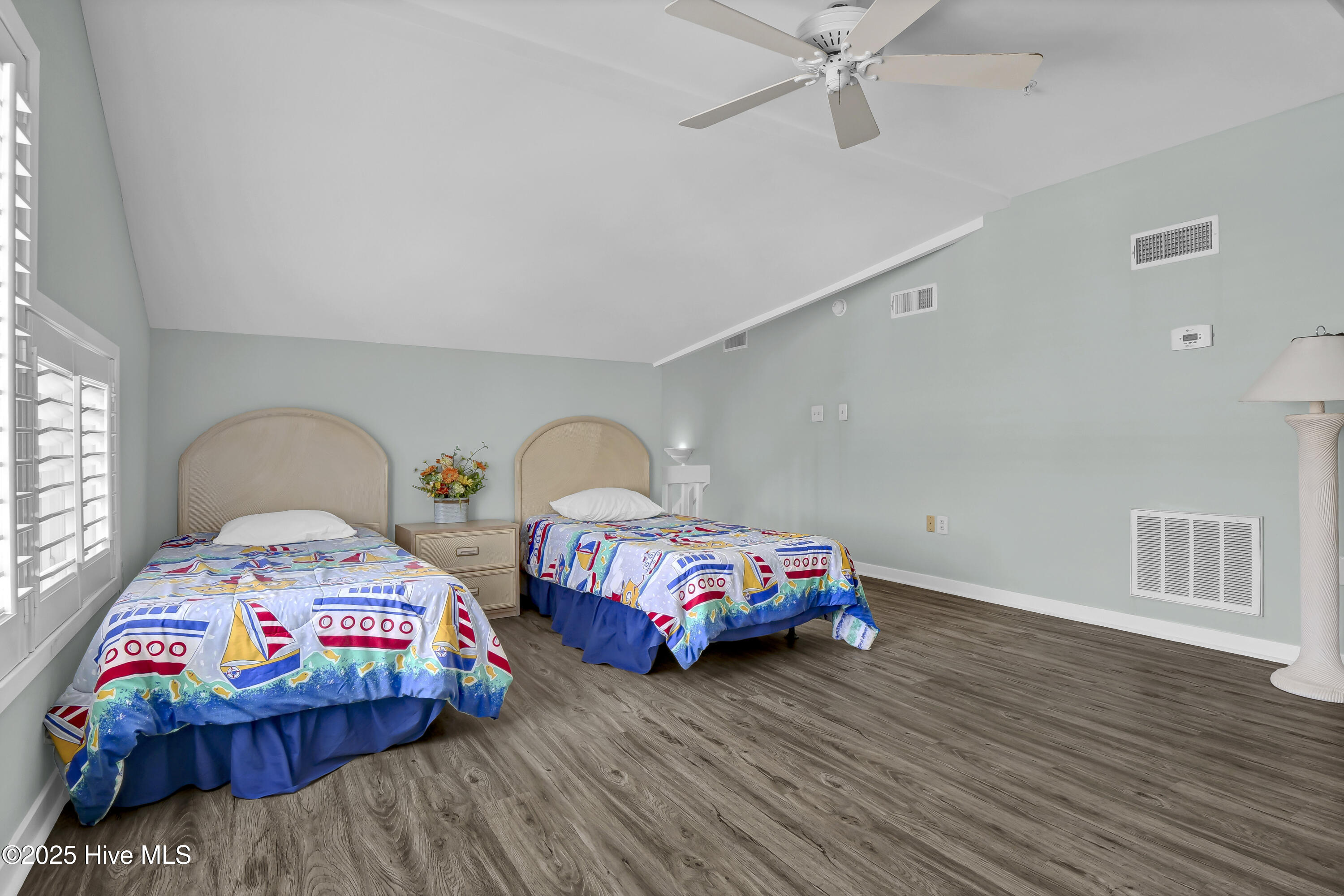 100535604 | Photo 48