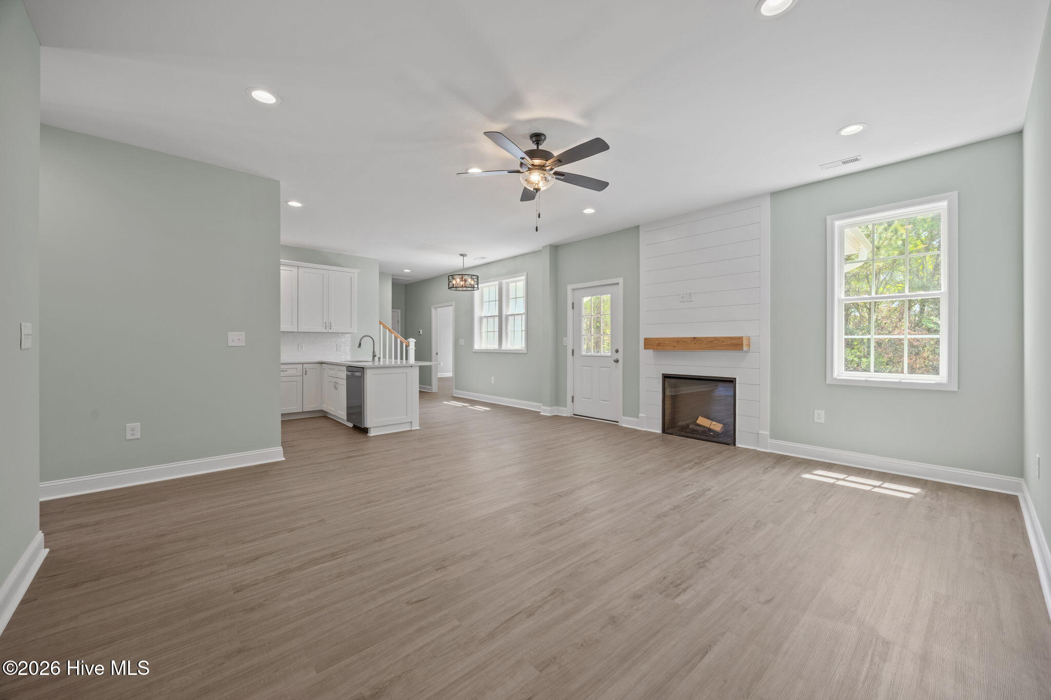 100568646 | Photo 14