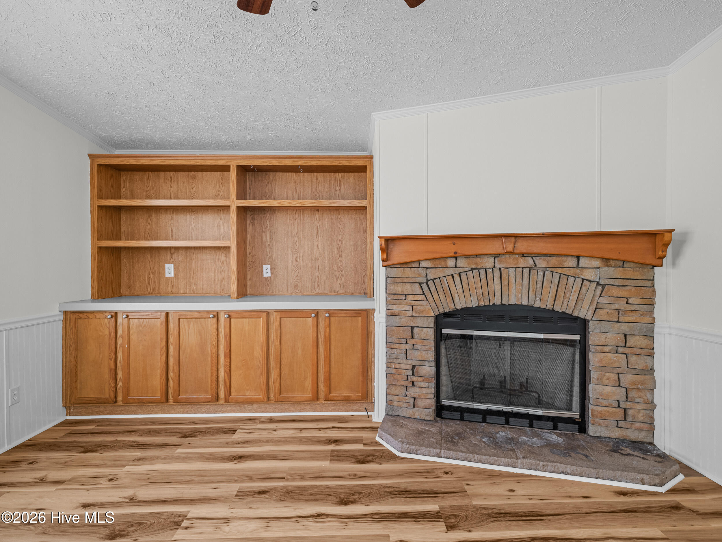 100560280 | Photo 38