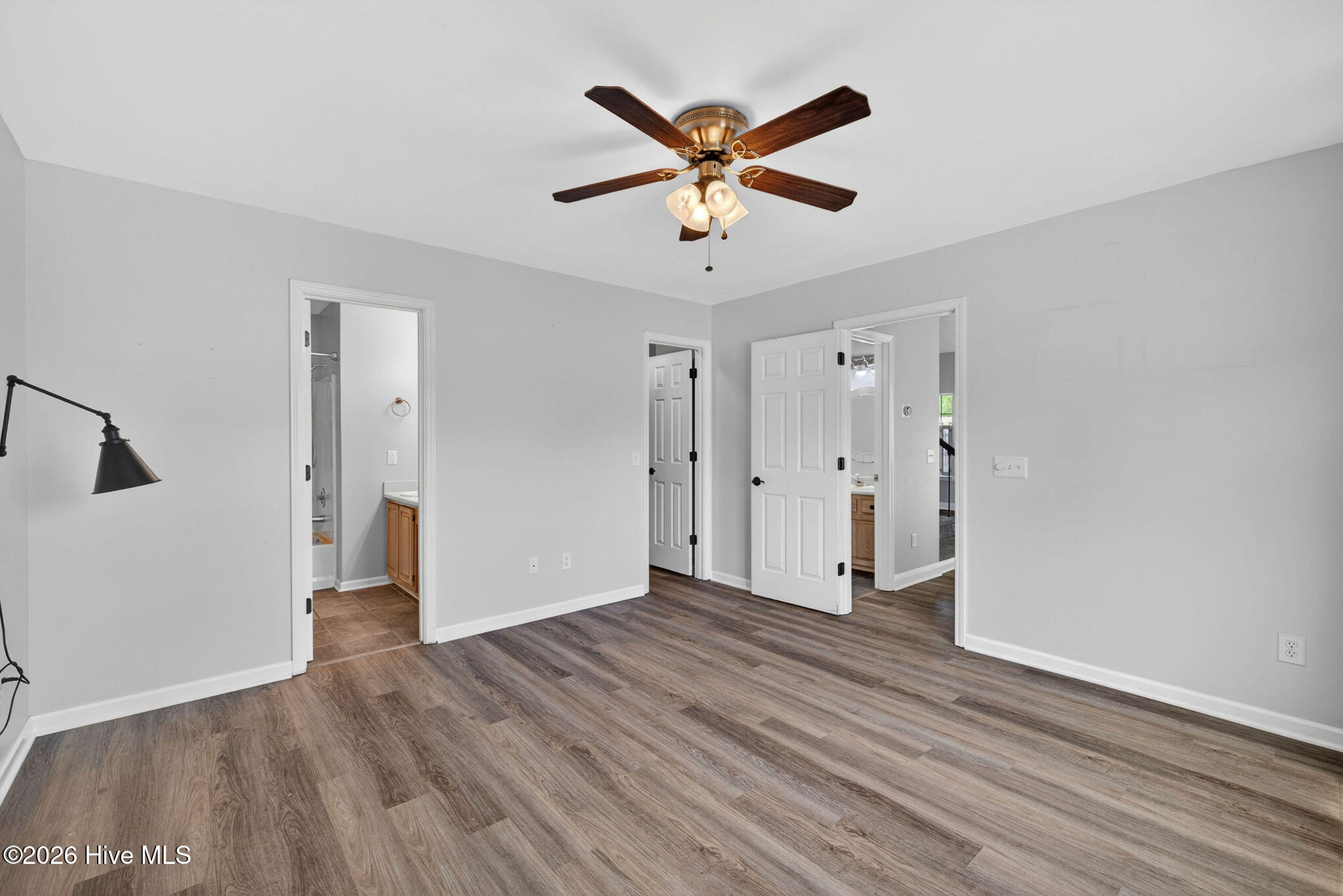 100567707 | Photo 37