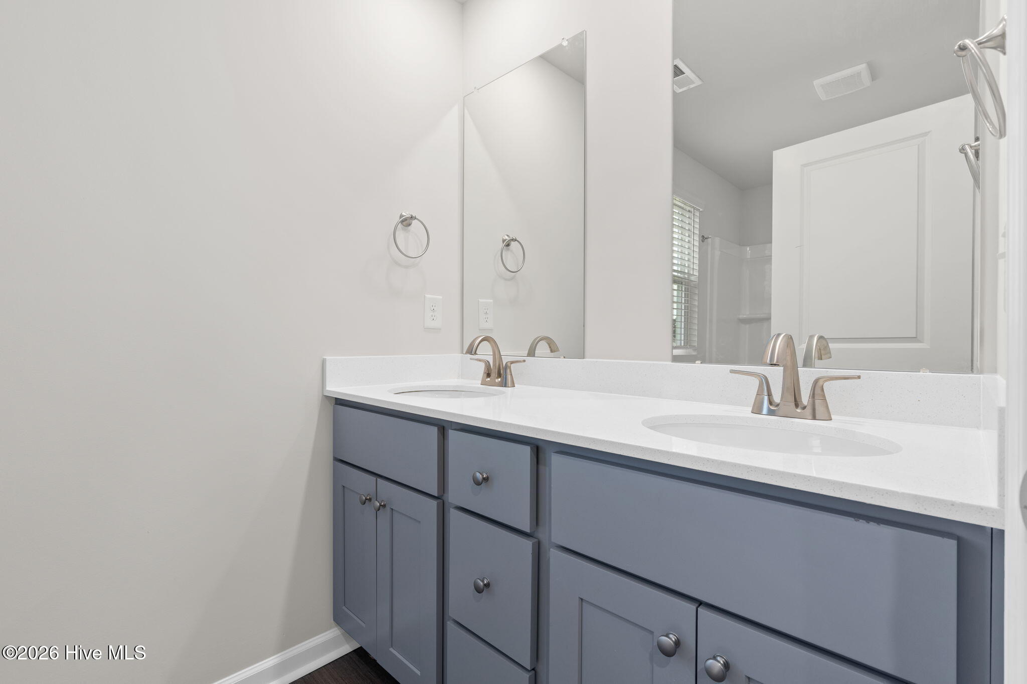 100546266 | Photo 33