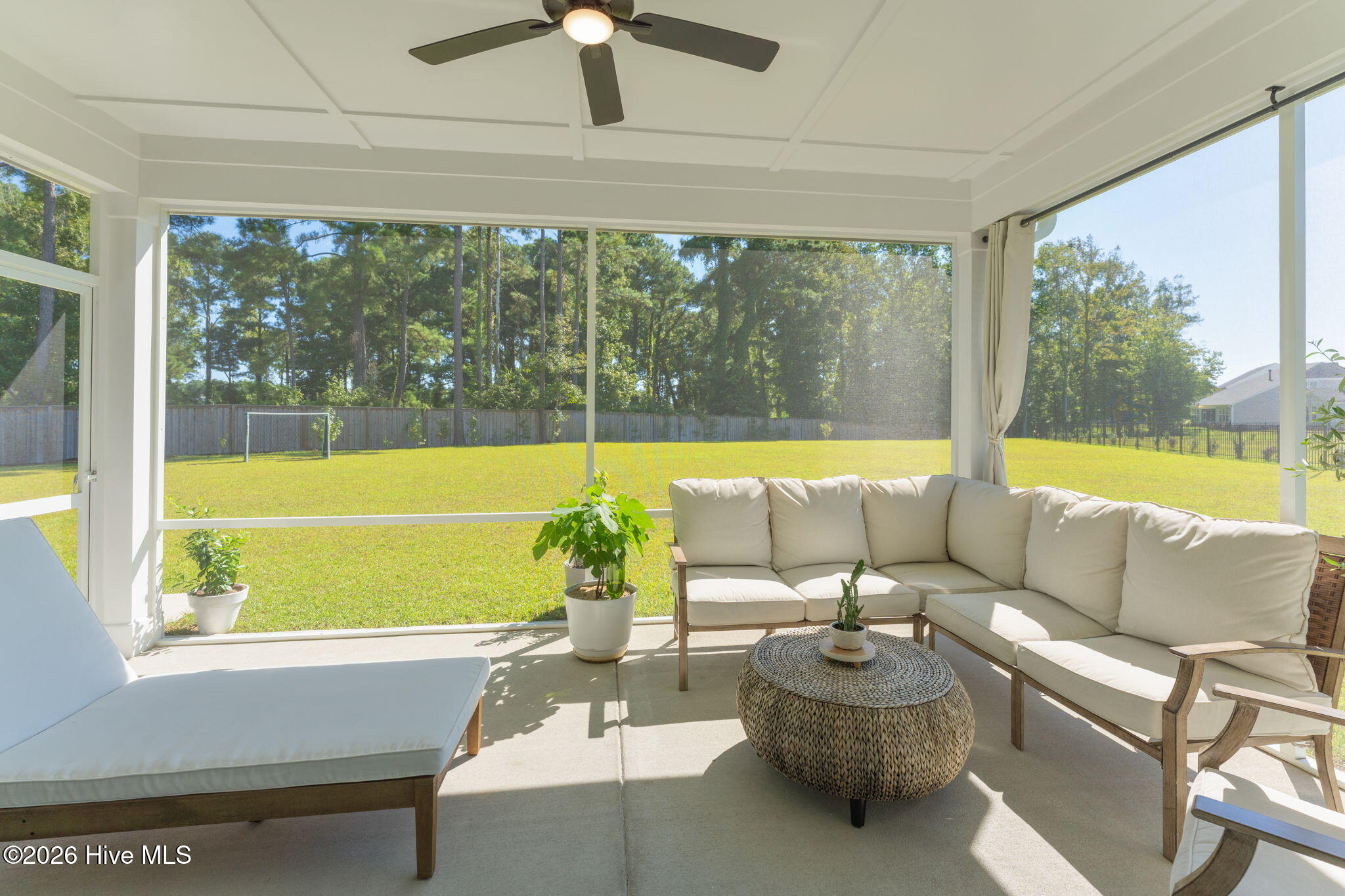 100564713 | Photo 48