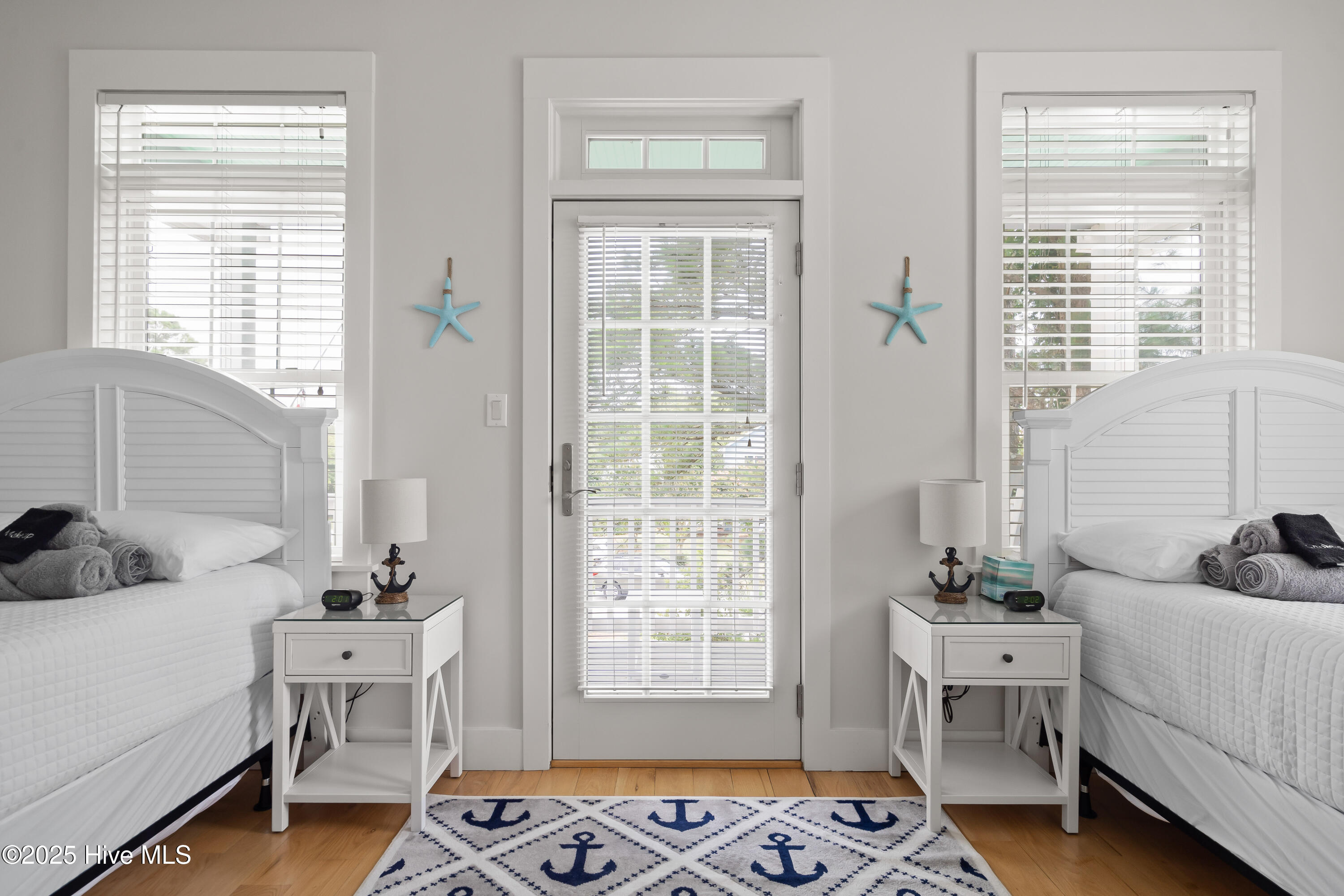 100555260 | Photo 33