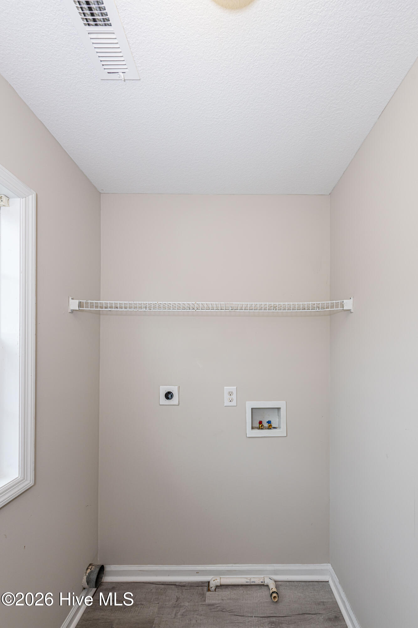 100557262 | Photo 42