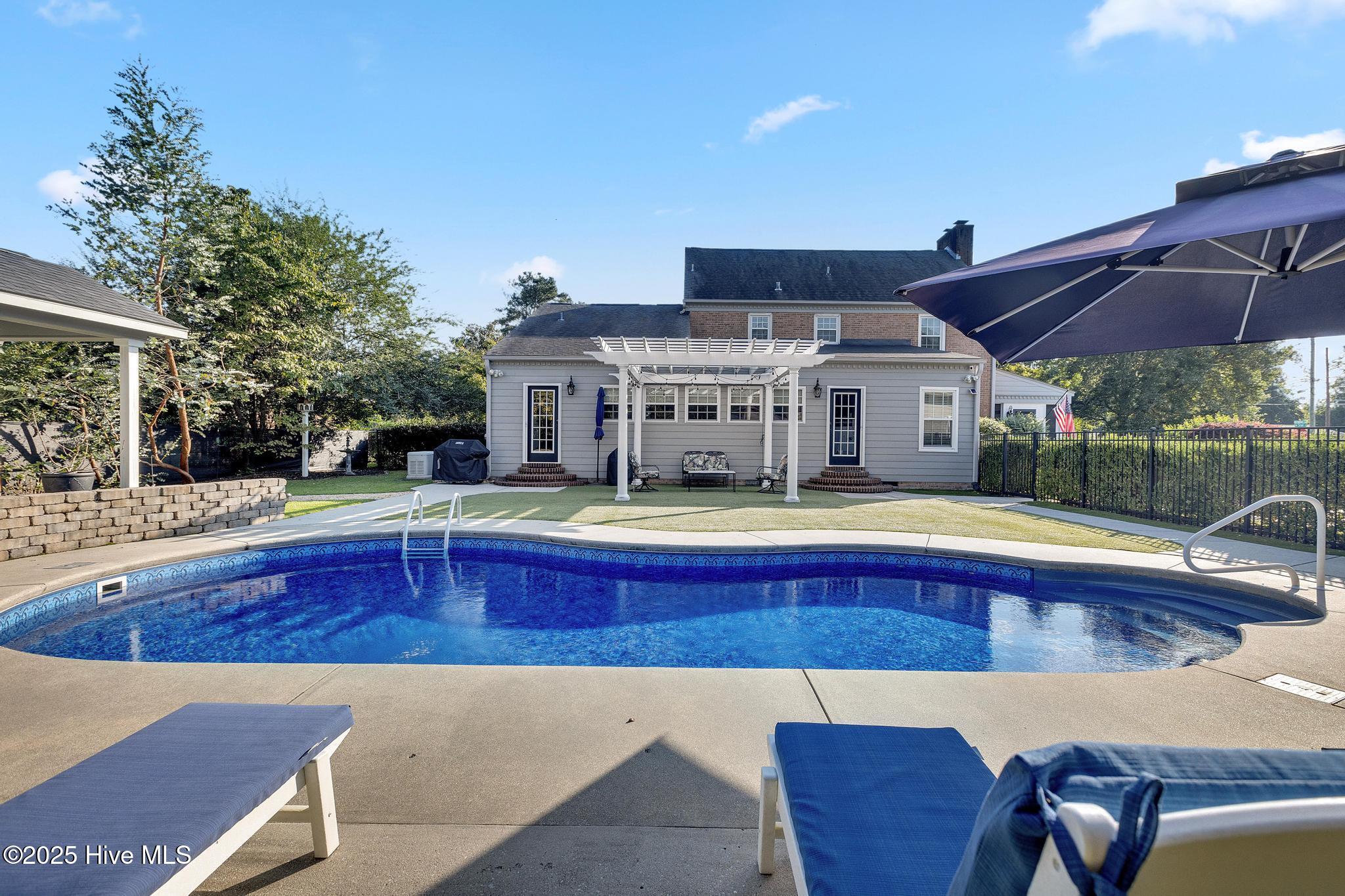 100527249 | Photo 65