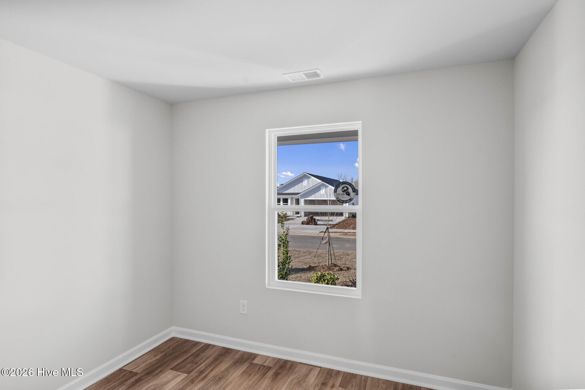 100560353 | Photo 14