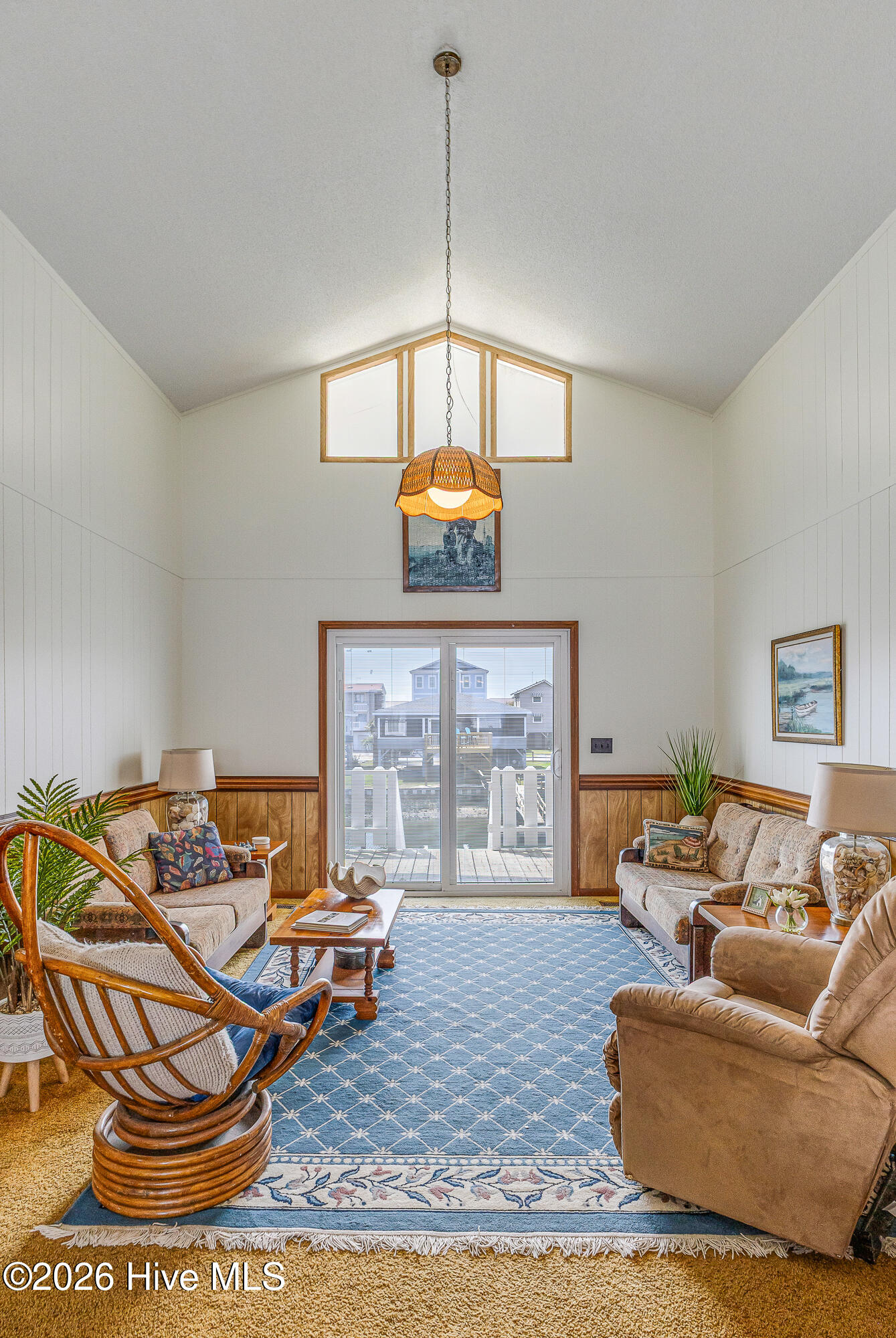 100562663 | Photo 15