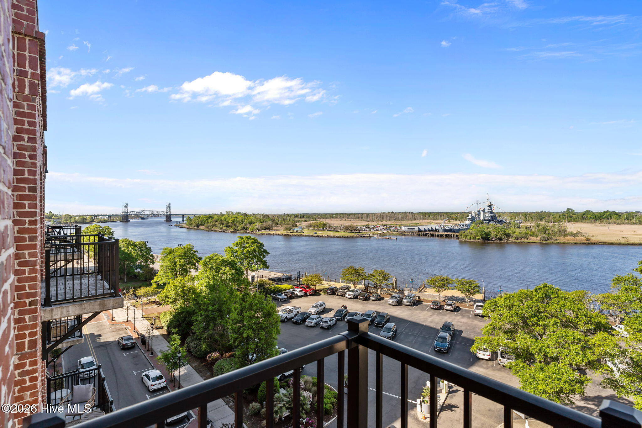 100565283 | Photo 35