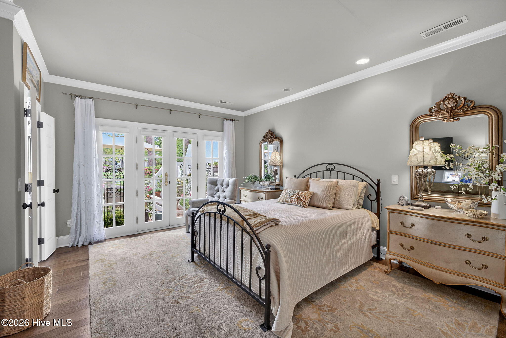 100565960 | Photo 42