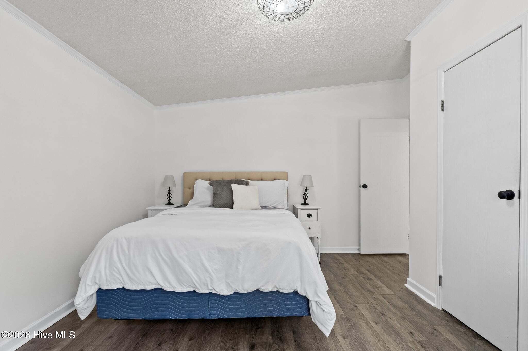 100562957 | Photo 30