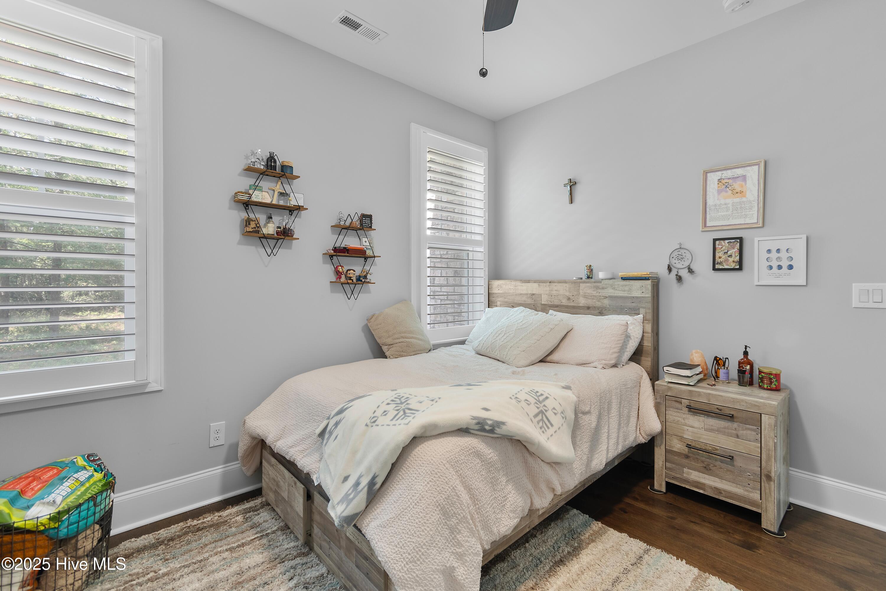 100518411 | Photo 35