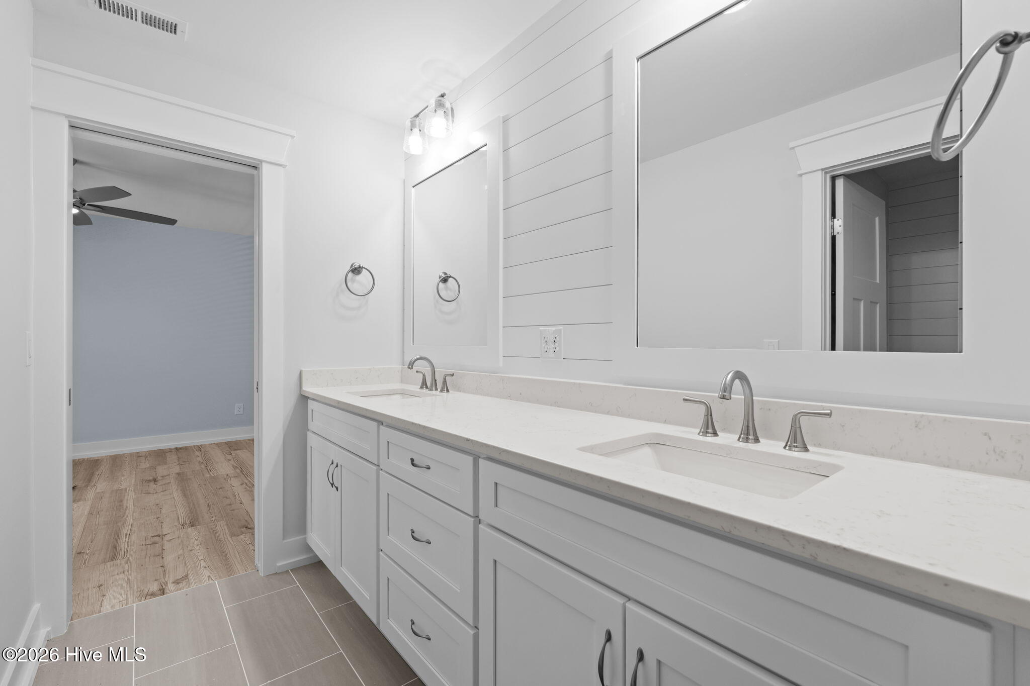 100546665 | Photo 56