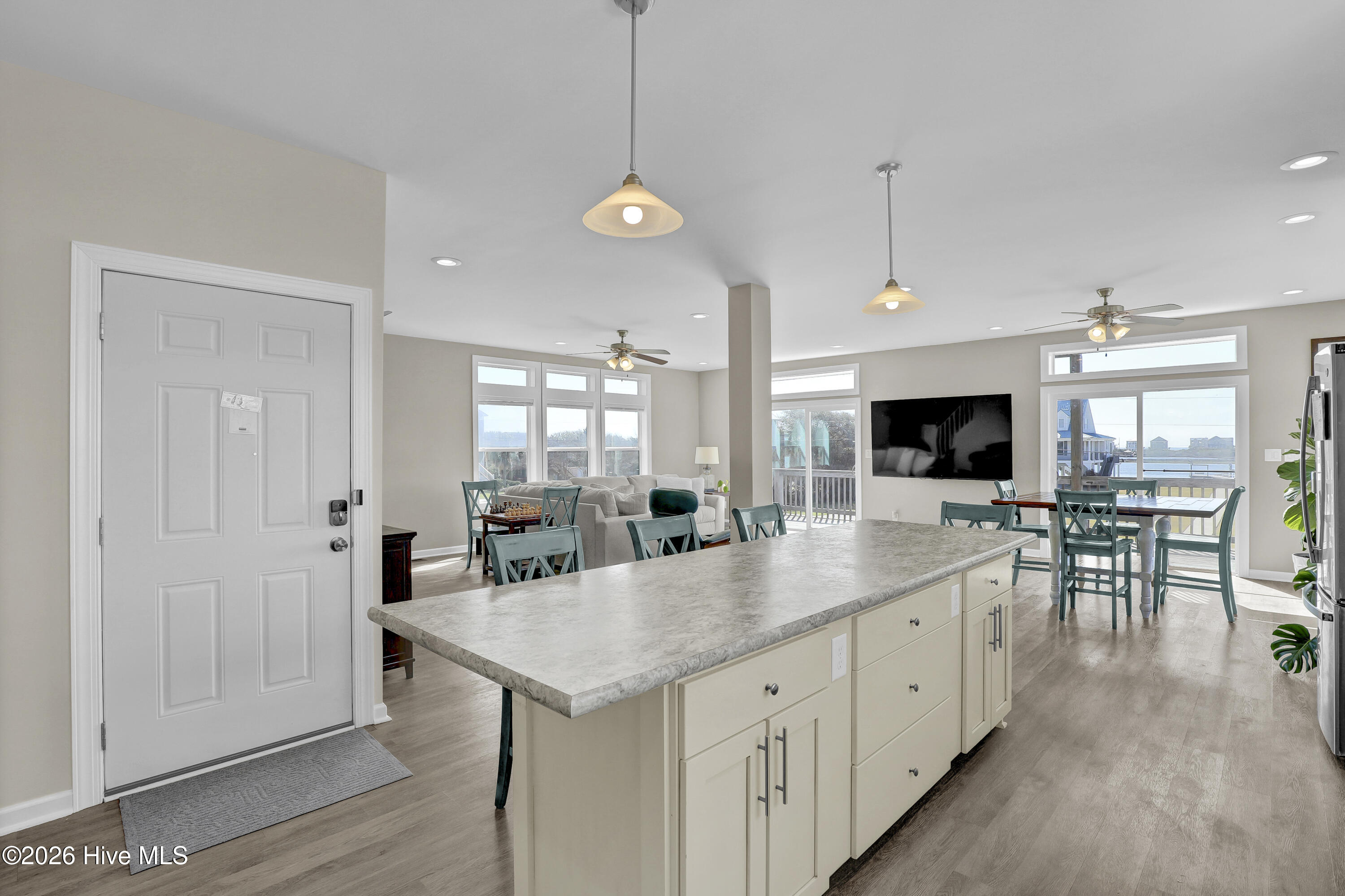 100562204 | Photo 12