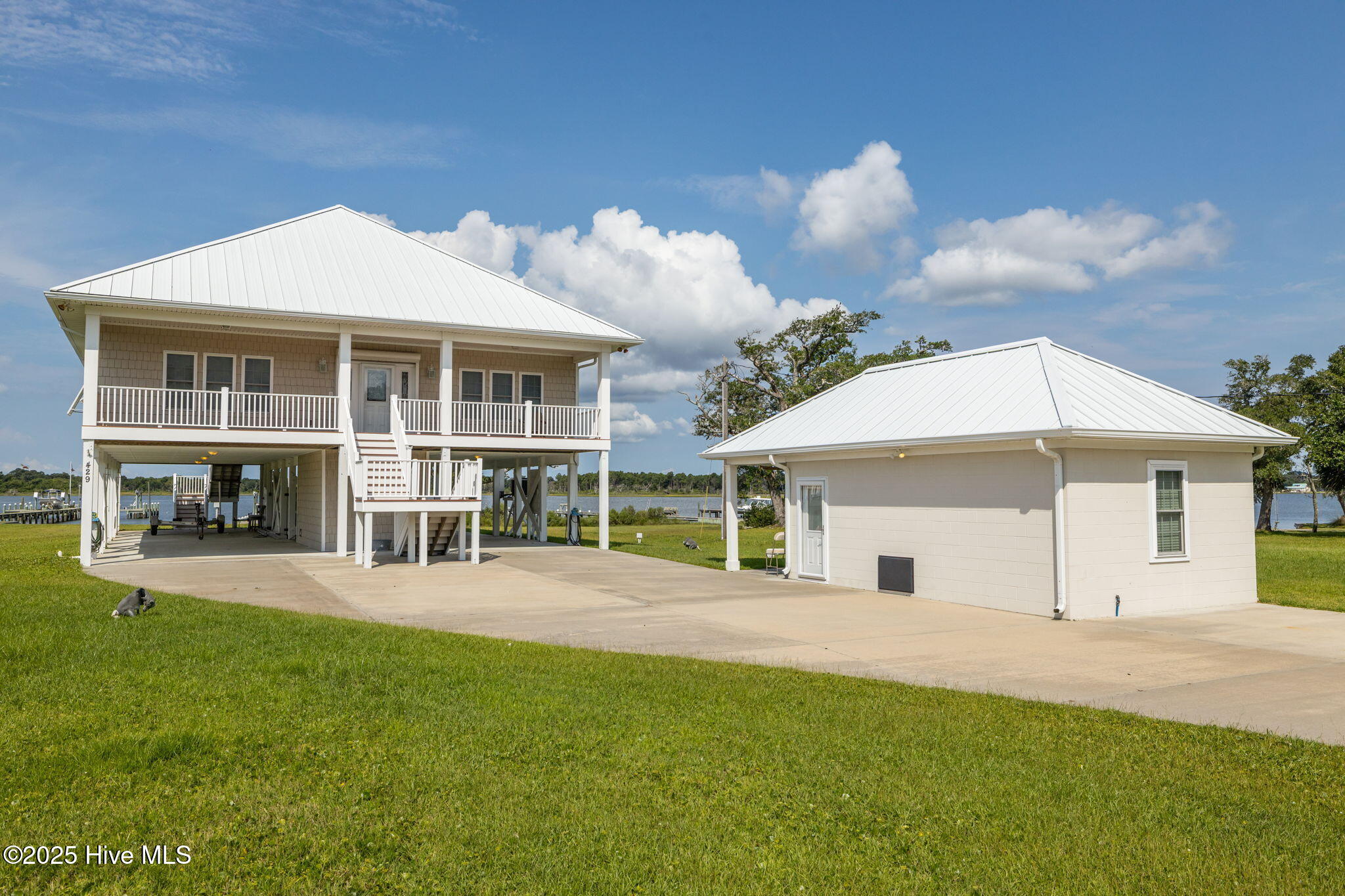429 Live Oak Road,Newport