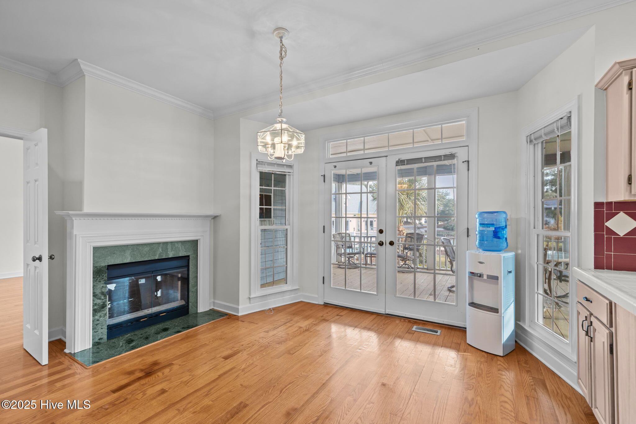 100542960 | Photo 18