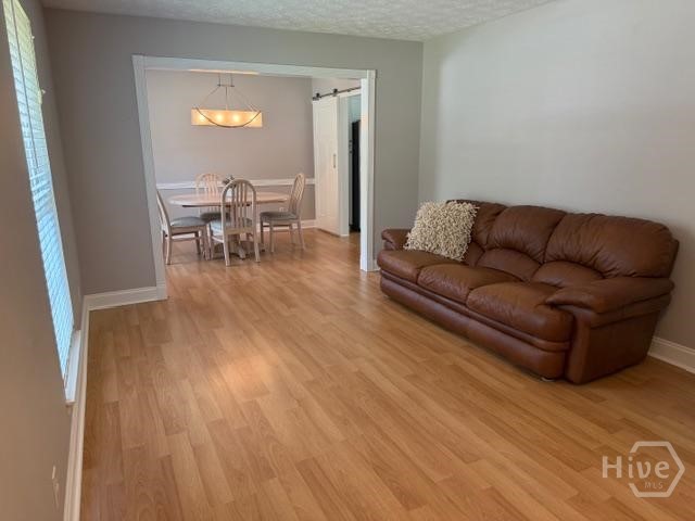 2nd image of 911 Boxwood Dr, Savannah, GA 31410 | MLS# SA361624