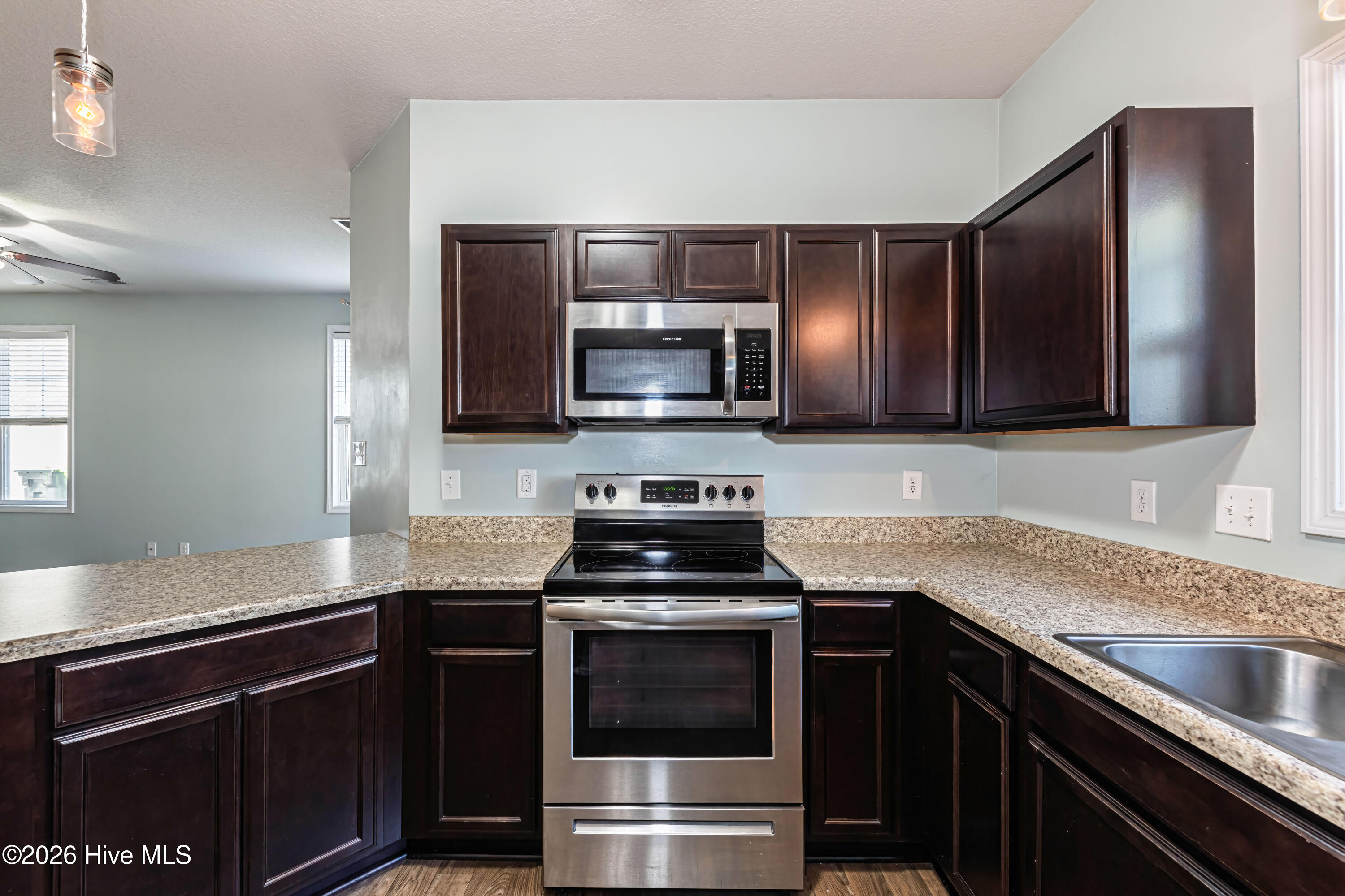 100567221 | Photo 14